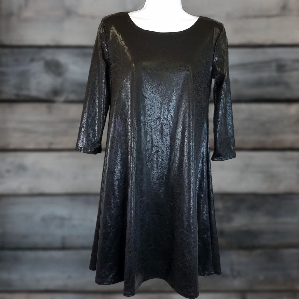Vintage Lbisse Womens Tunic Top Small Black 3/4 Sleeve Shiny Feather Print Polyester Blend Tunic Dress Small Womens Feather Print Shiny Black 3/4 Sleeves Size S / US 4 / IT 40 - 1 Thumbnail