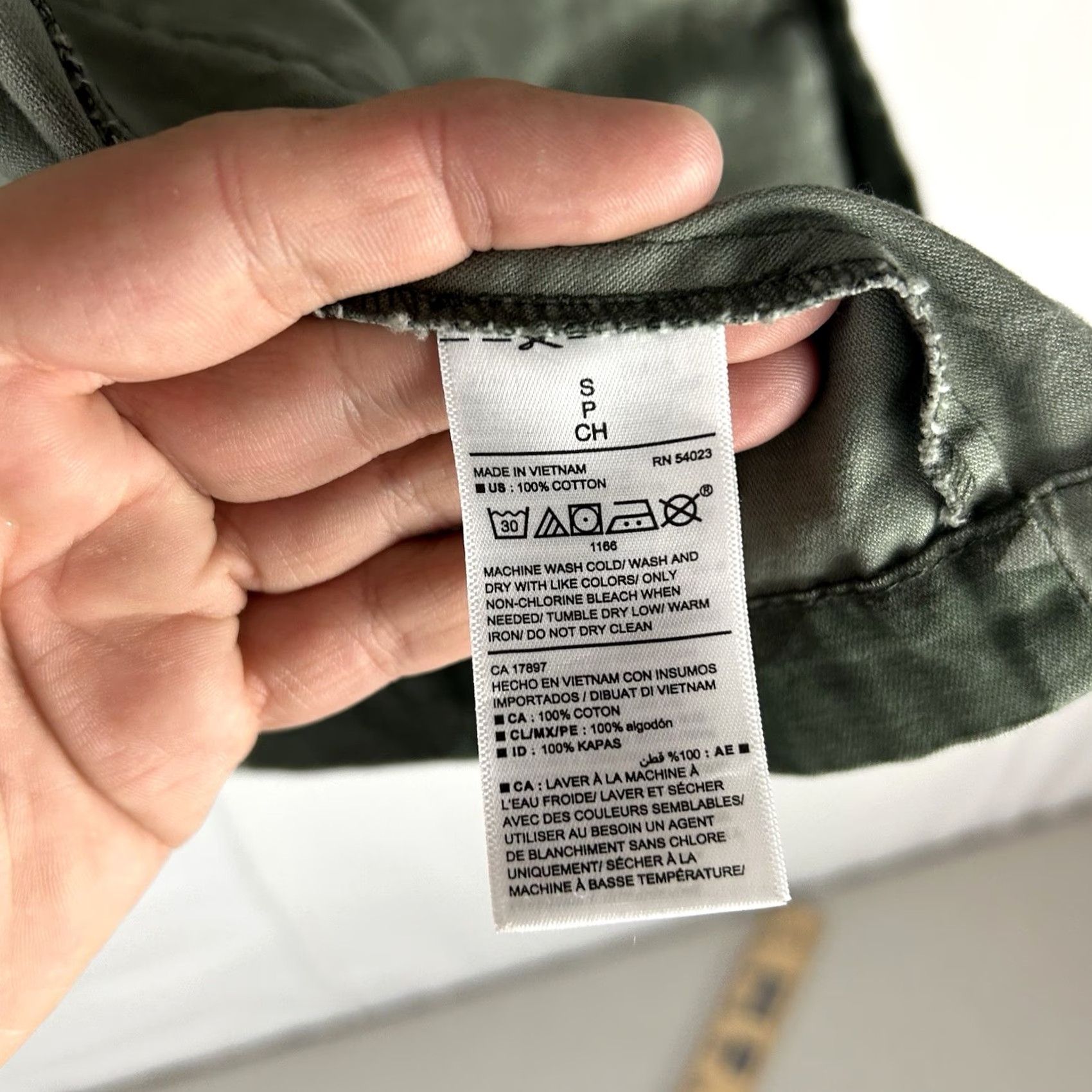 Old Navy Old Navy Camouflage Jacket Womens Size S Military Green Full Zip Camo Army Outdoor Shirt? Size S / US 4 / IT 40 - 6 Thumbnail