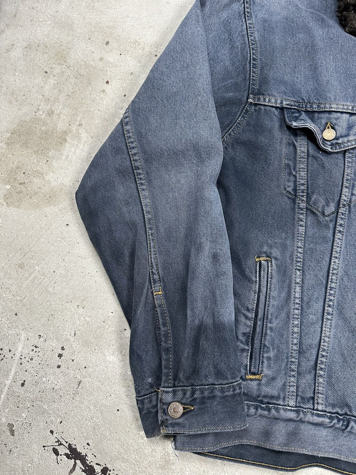 Levi's Vintage 1996 Levi’s Faded Sherpa Collar Denim Jacket Trucker Size US XL / EU 56 / 4 - 3 Thumbnail