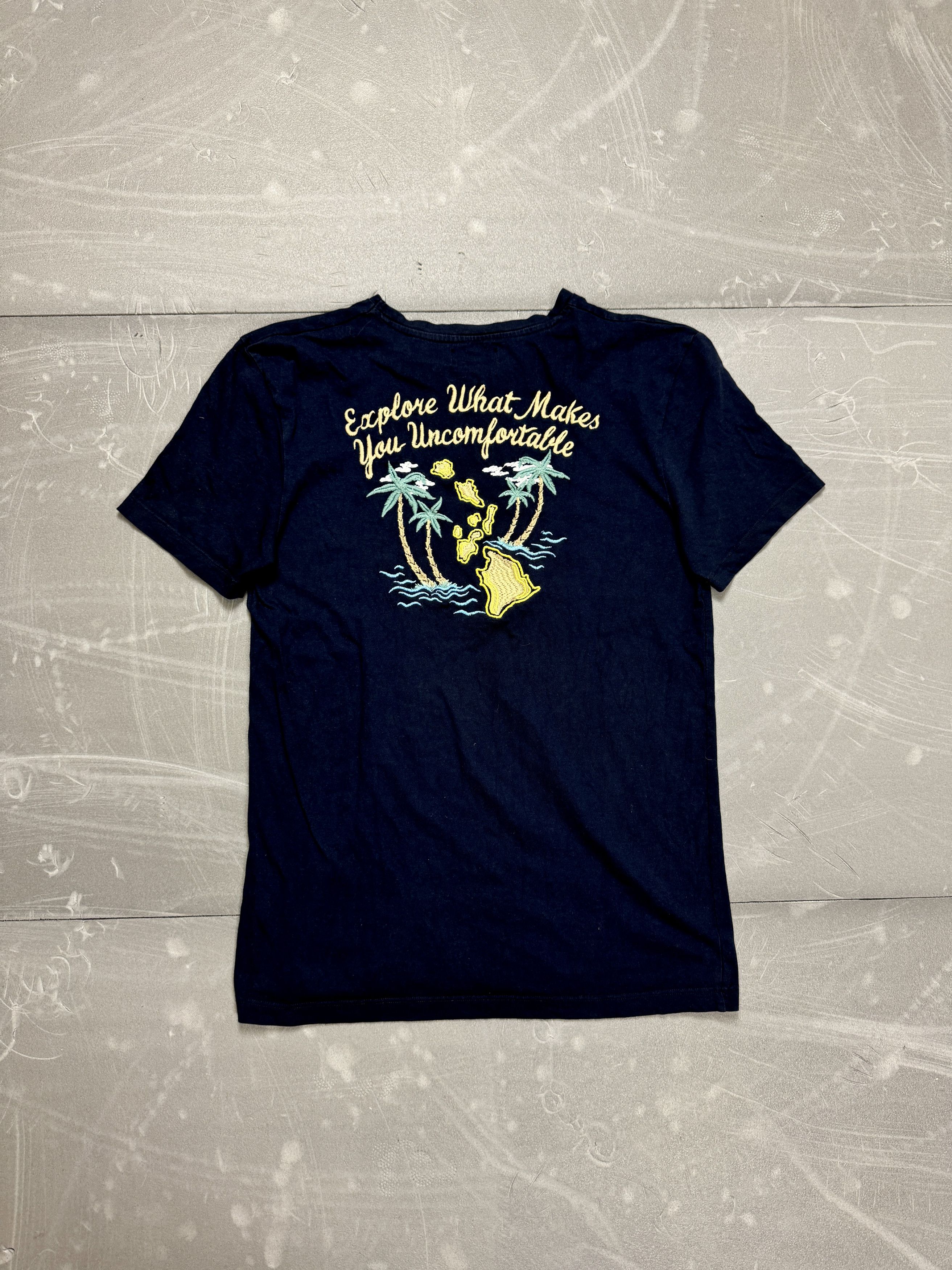 Zara Zara navy T-shirt big embroidered print havaiian y2k Size US S / EU 44-46 / 1 - 1 Thumbnail