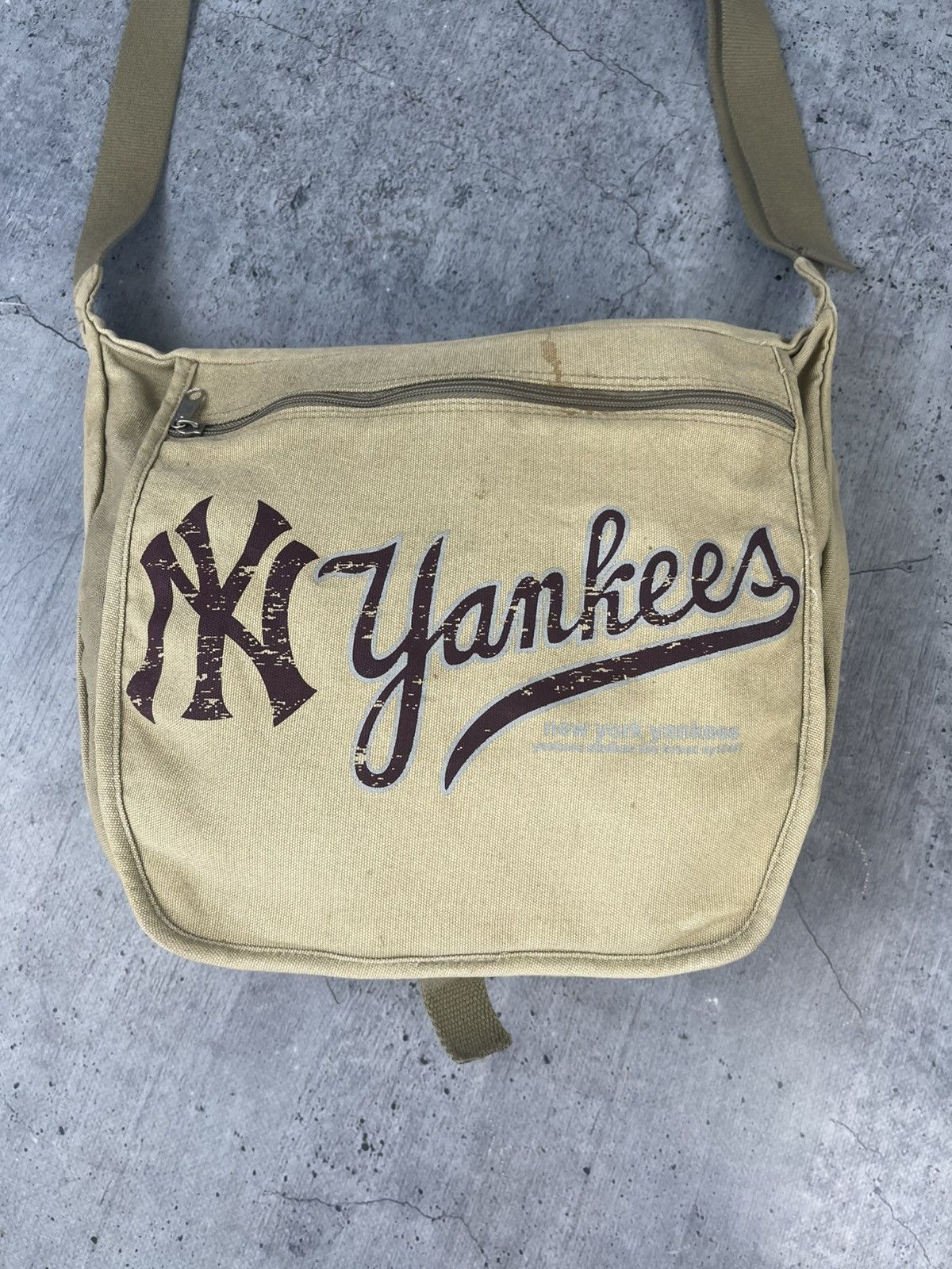 New York Yankees Rare Japanese Bag Yankees Messenger Y2k Backpacks Size ONE SIZE - 2 Thumbnail