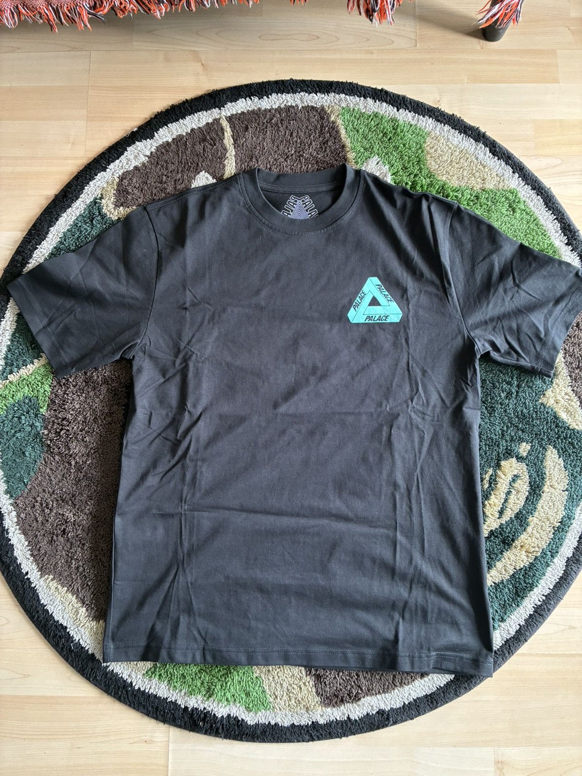 Palace Palace Tri-to-Help Tee Size US L / EU 52-54 / 3 - 2 Thumbnail