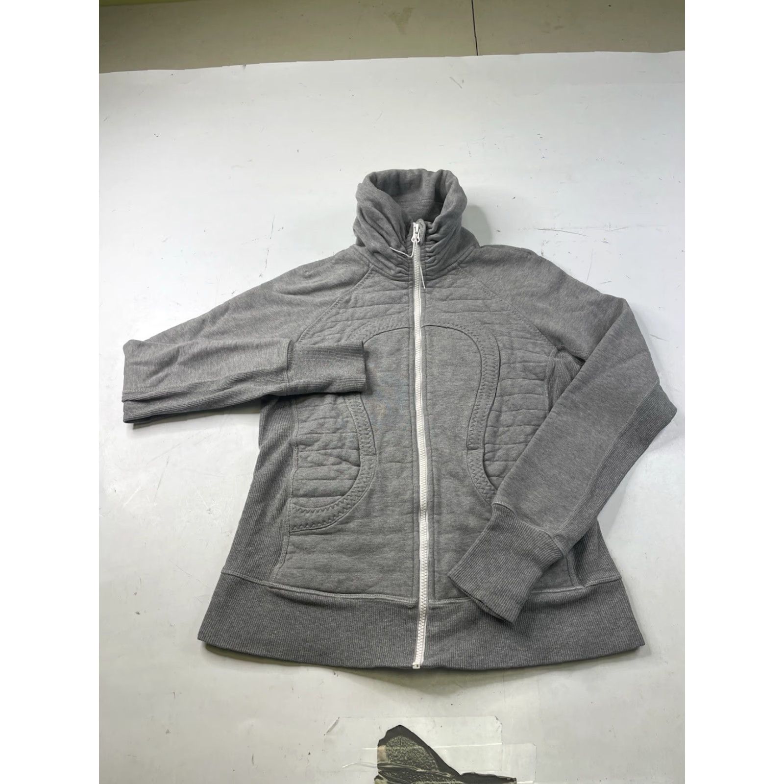 Lululemon Lululemon Scuba Full Zip Jacket Gray Size 8 Womens Athletic Sweatshirt Calm Cozy Folded Neck Collared Power Activewear Size M / US 6-8 / IT 42-44 - 2 Thumbnail