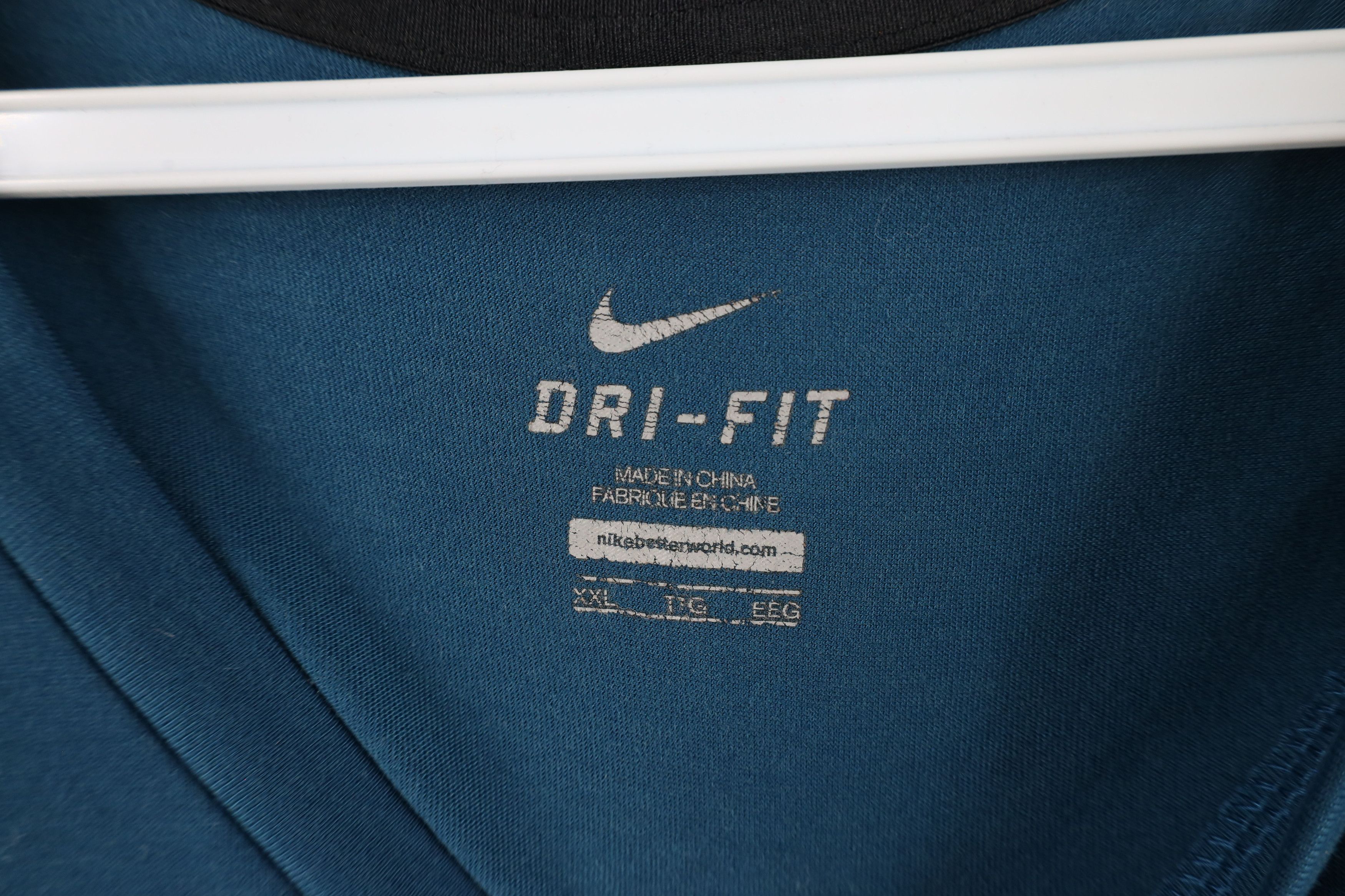 Nike × Vintage Nike Dri-Fit Tailwind Short Sleeve V-Neck T-Shirt Size US XXL / EU 58 / 5 - 7 Thumbnail