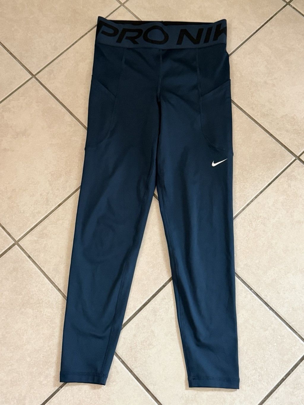 Nike NIKE PERFORMANCE LEGGING 25” BLUE COLOR SIZE SMALL WAIST 13” Size 27" / US 4 / IT 40 - 5 Thumbnail