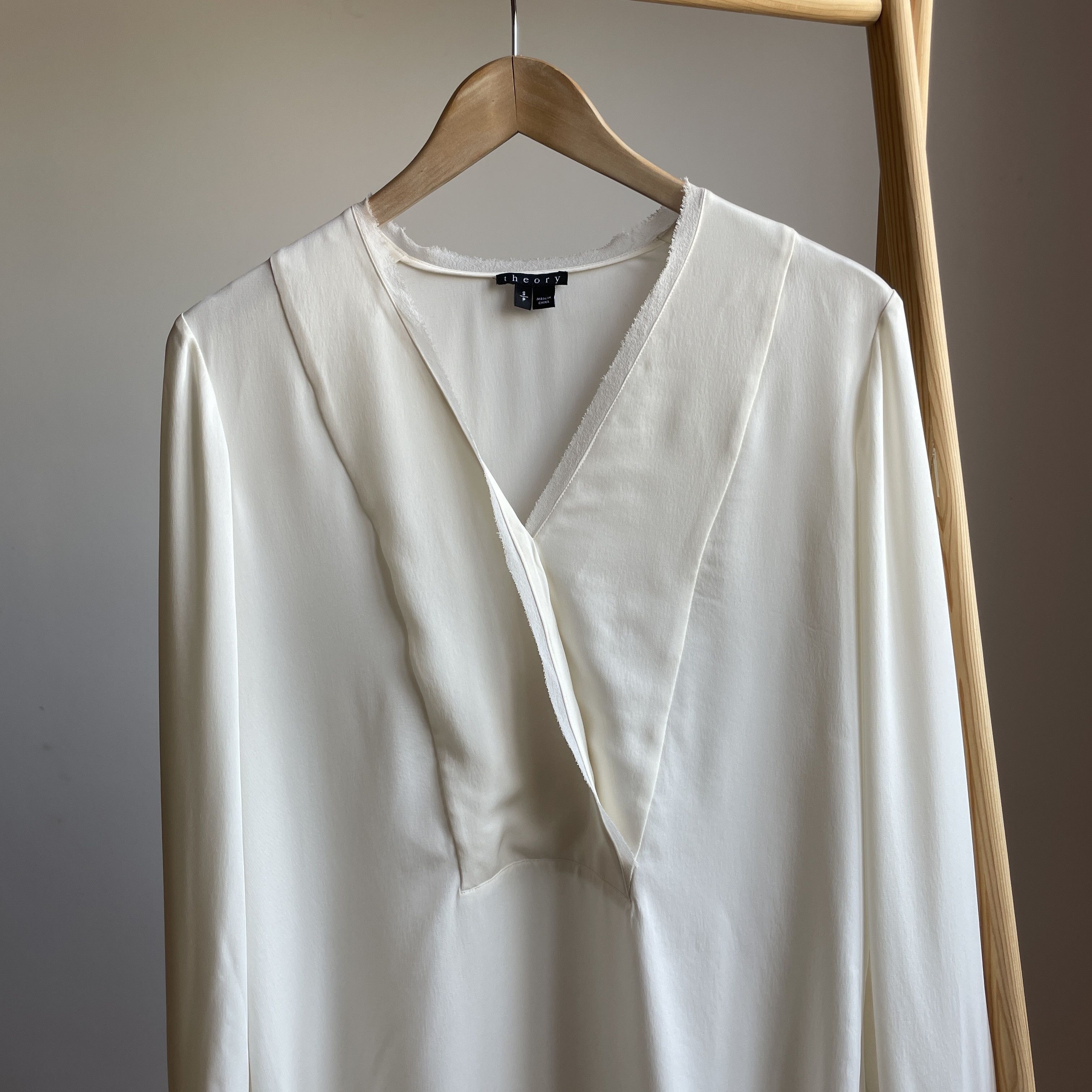 Theory Theory Ramalla Long Sleeve Silk Ivory Blouse Size S Size S / US 4 / IT 40 - 3 Thumbnail
