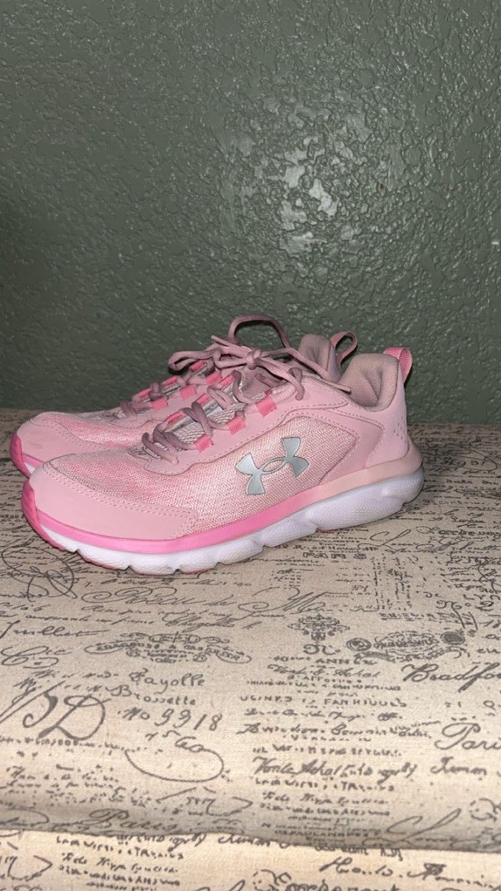 Under Armour Girls Under Armour Pink & White Sneakers Size 6 (Big Girl) Size US 6 / IT 36 - 1 Thumbnail