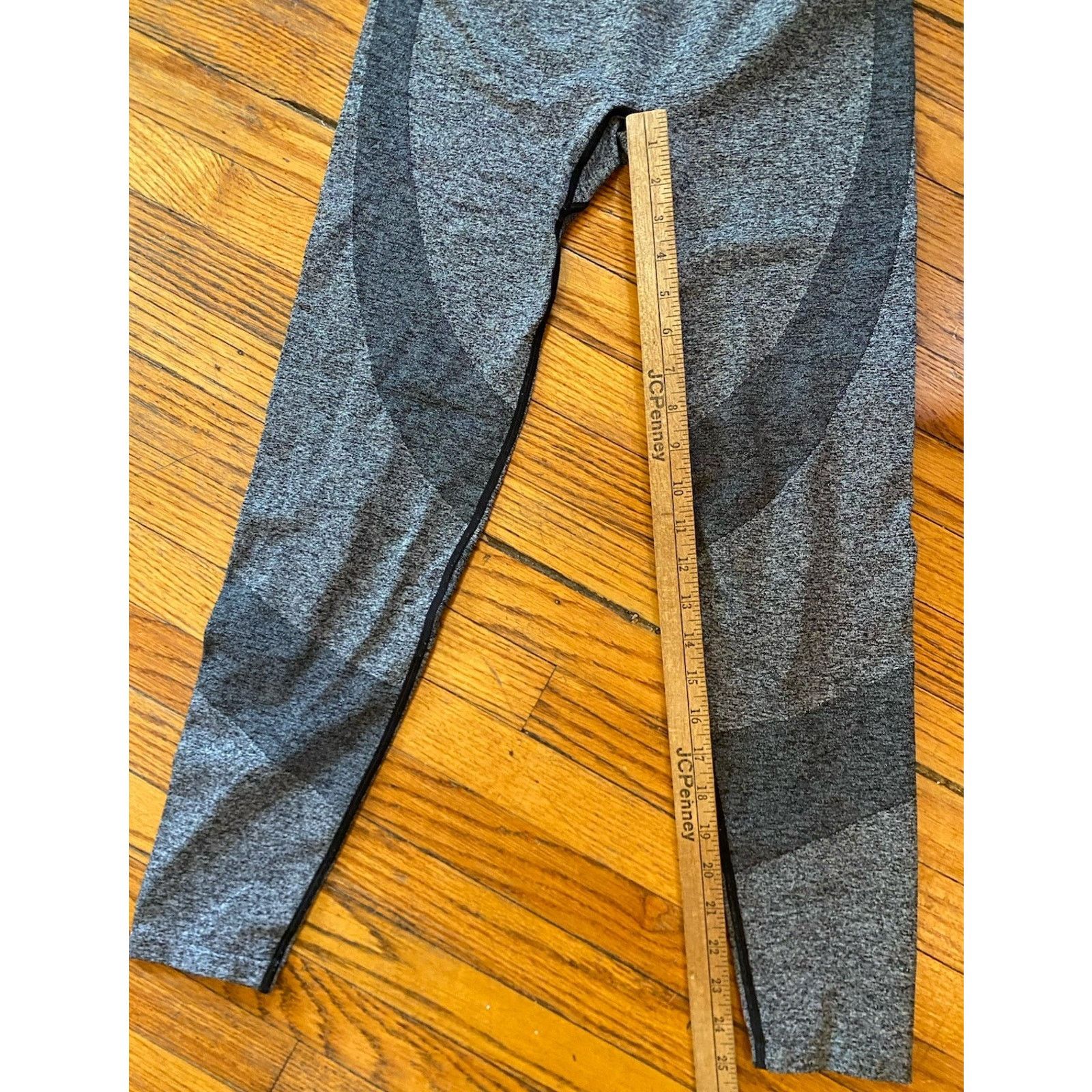 Victoria's Secret PINK Victoria’s Secret Gray Leggings Women’s Medium Size 32" / US 10 / IT 46 - 6 Thumbnail