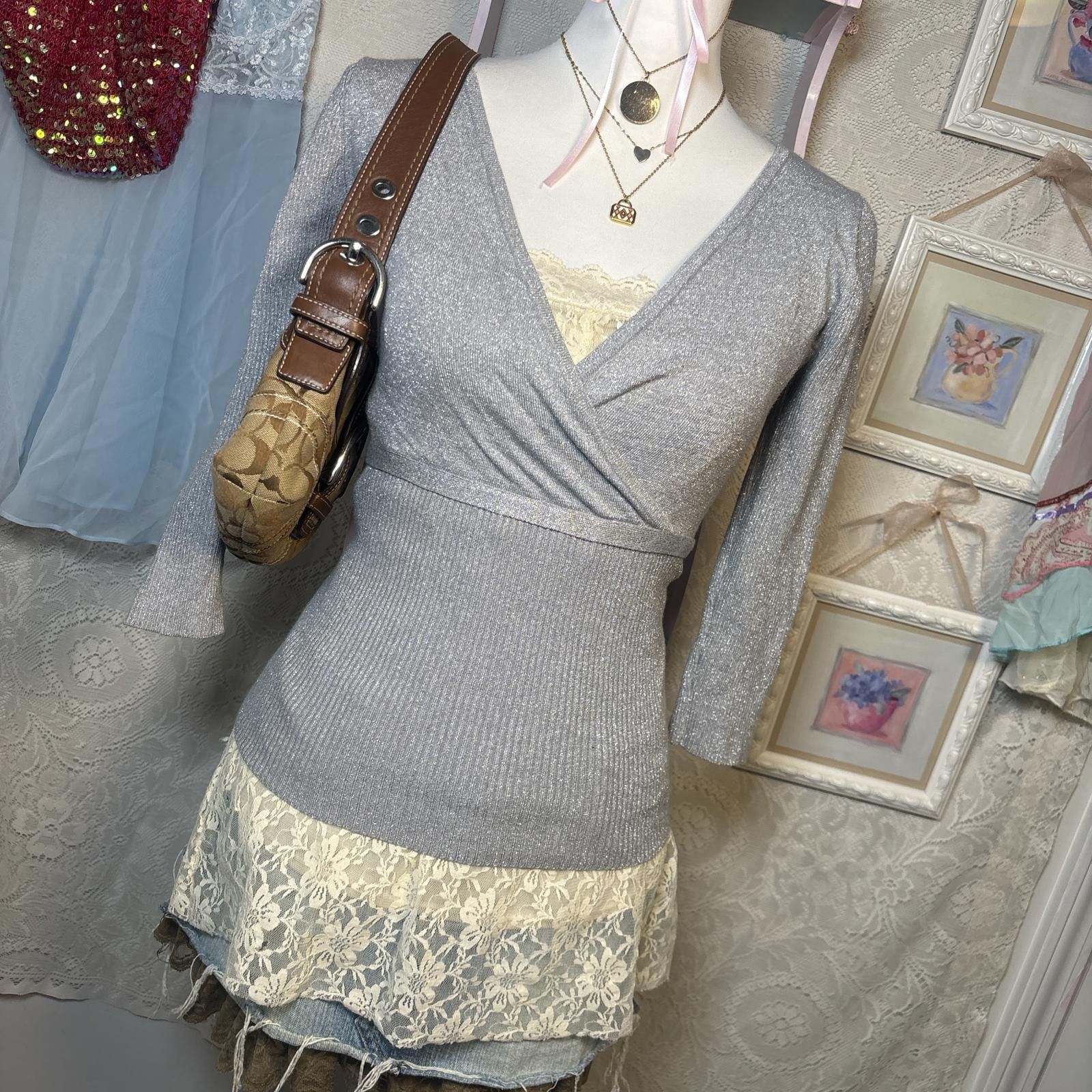 Other y2k shimmery fitted v-neck blouse with tie back Size S / US 4 / IT 40 - 2 Thumbnail