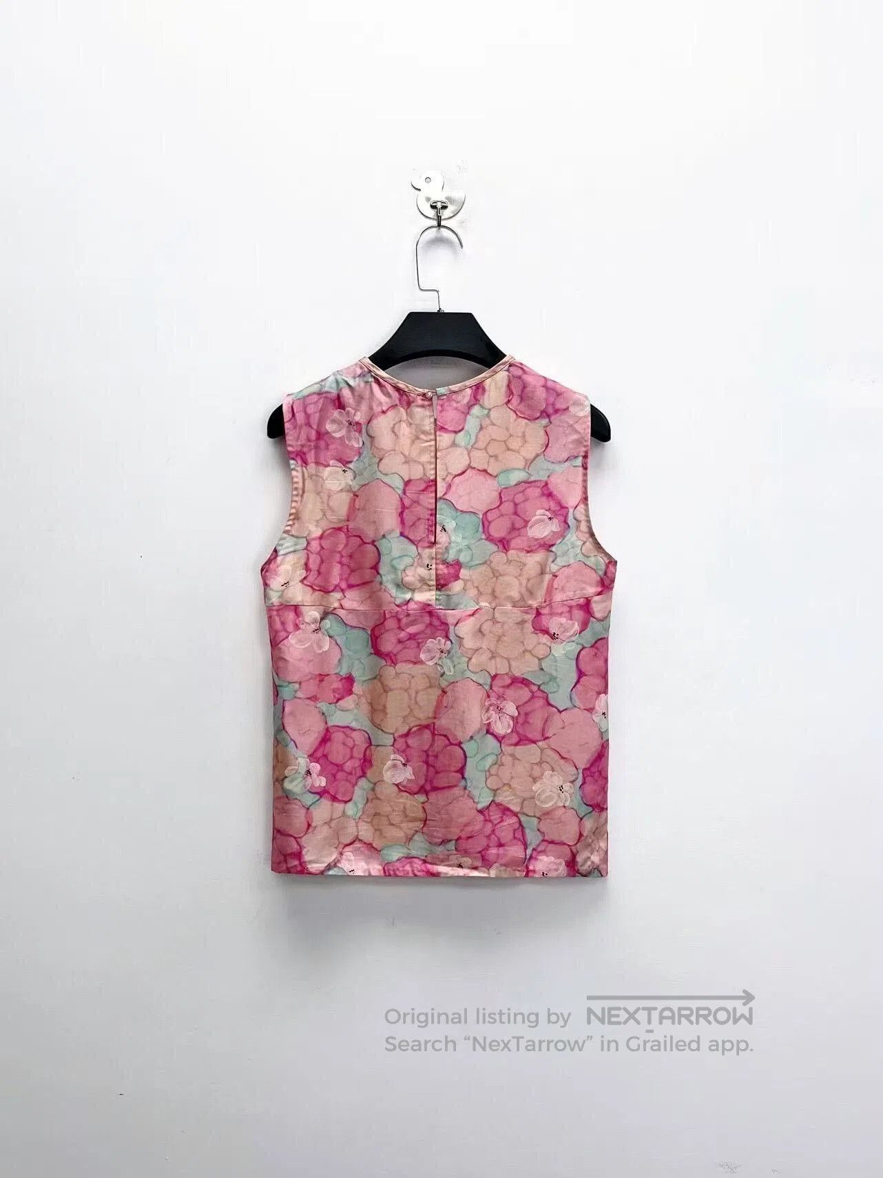 Louis Vuitton Louis Vuitton Floral Silk Sleeveless Top. Size M / US 6-8 / IT 42-44 - 2 Thumbnail