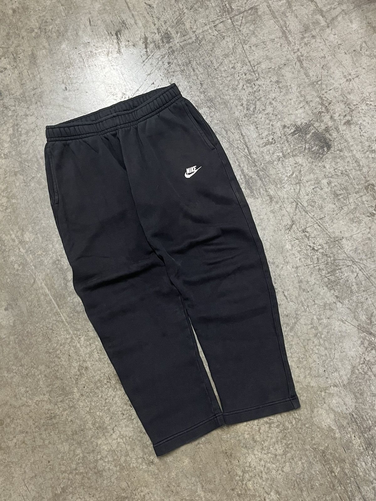 Vintage Nike sweatpants baggy fit wide leg streetwear hype cozy Size US 30 / EU 46 - 1 Thumbnail