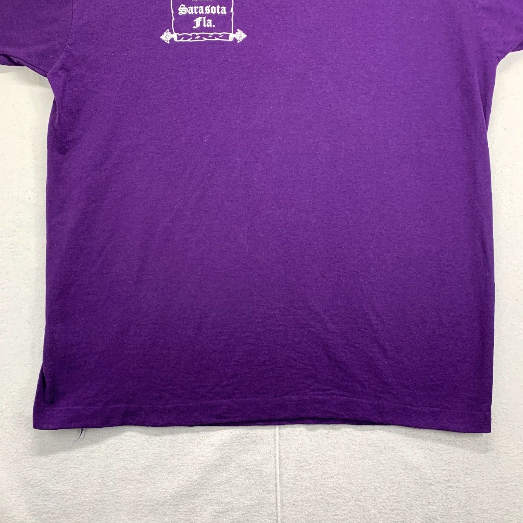 Vintage VINTAGE Single Stitch T Shirt Mens Large BOXY Churchill’s Inn Sarasota Florida Size US L / EU 52-54 / 3 - 6 Thumbnail