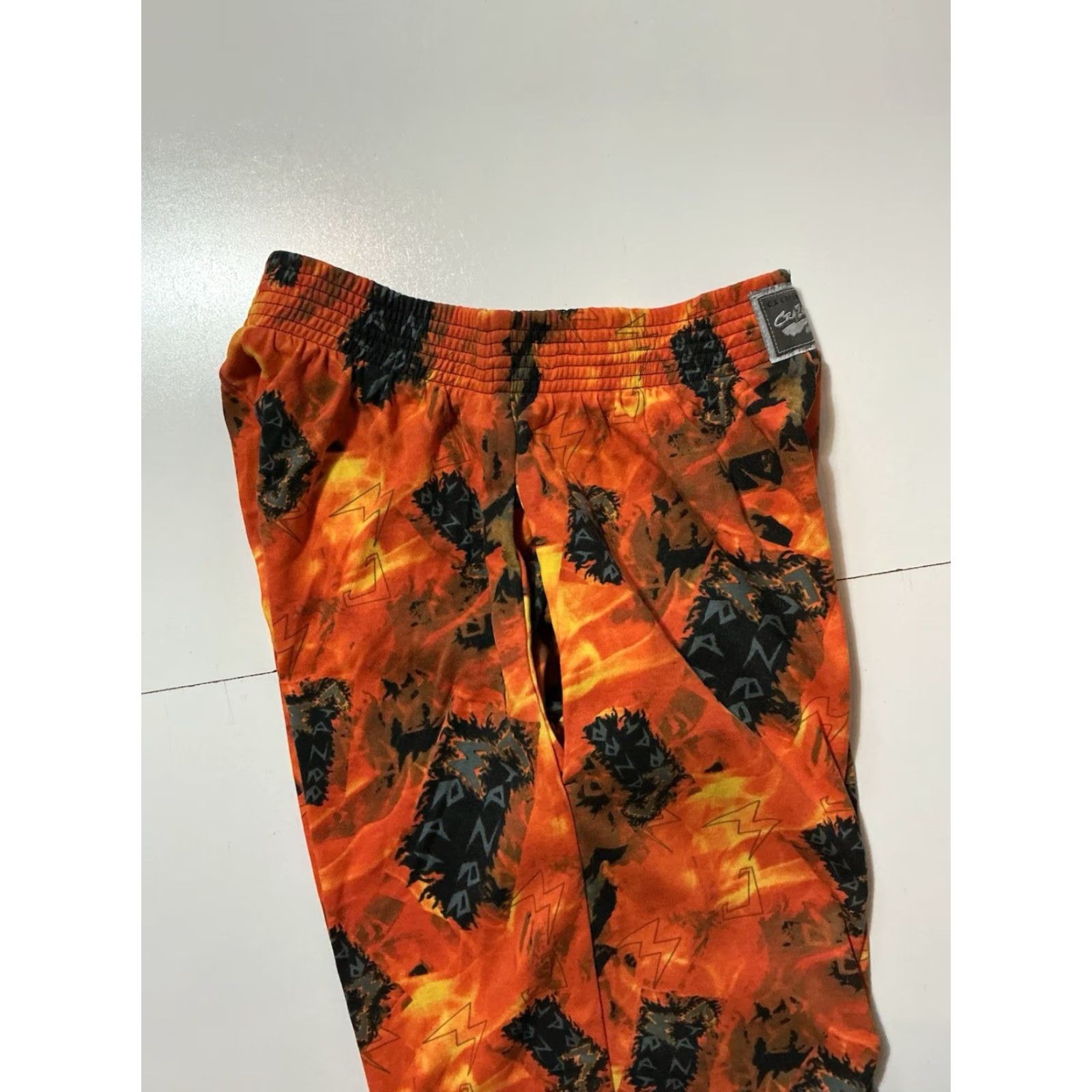 Vintage VINTAGE California Crazee Wear Orange Flames Fire AOP Muscle Beach Shorts S Mens Size US 29 - 7 Thumbnail