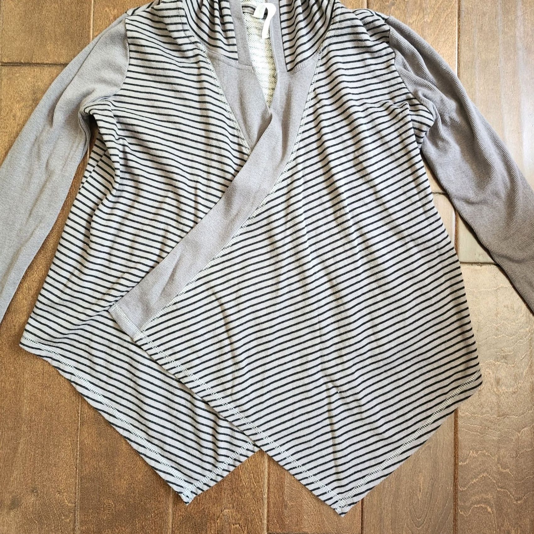 Jessica Simpson Jessica Simpson Active Women's Gray Striped Open Front Cardigan XS Cardigan Women Gray Striped Open Front XS Women’s Regular Size XS / US 0-2 / IT 36-38 - 3 Thumbnail