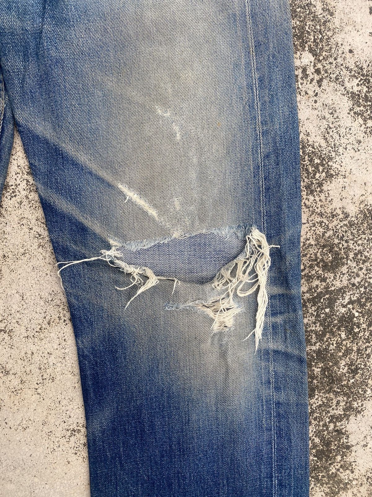 A.P.C. × Designer × Le Grande Bleu (L.G.B.) A.P.C Distressed Faded Selvedge Denim Jeans Size US 29 - 8 Thumbnail