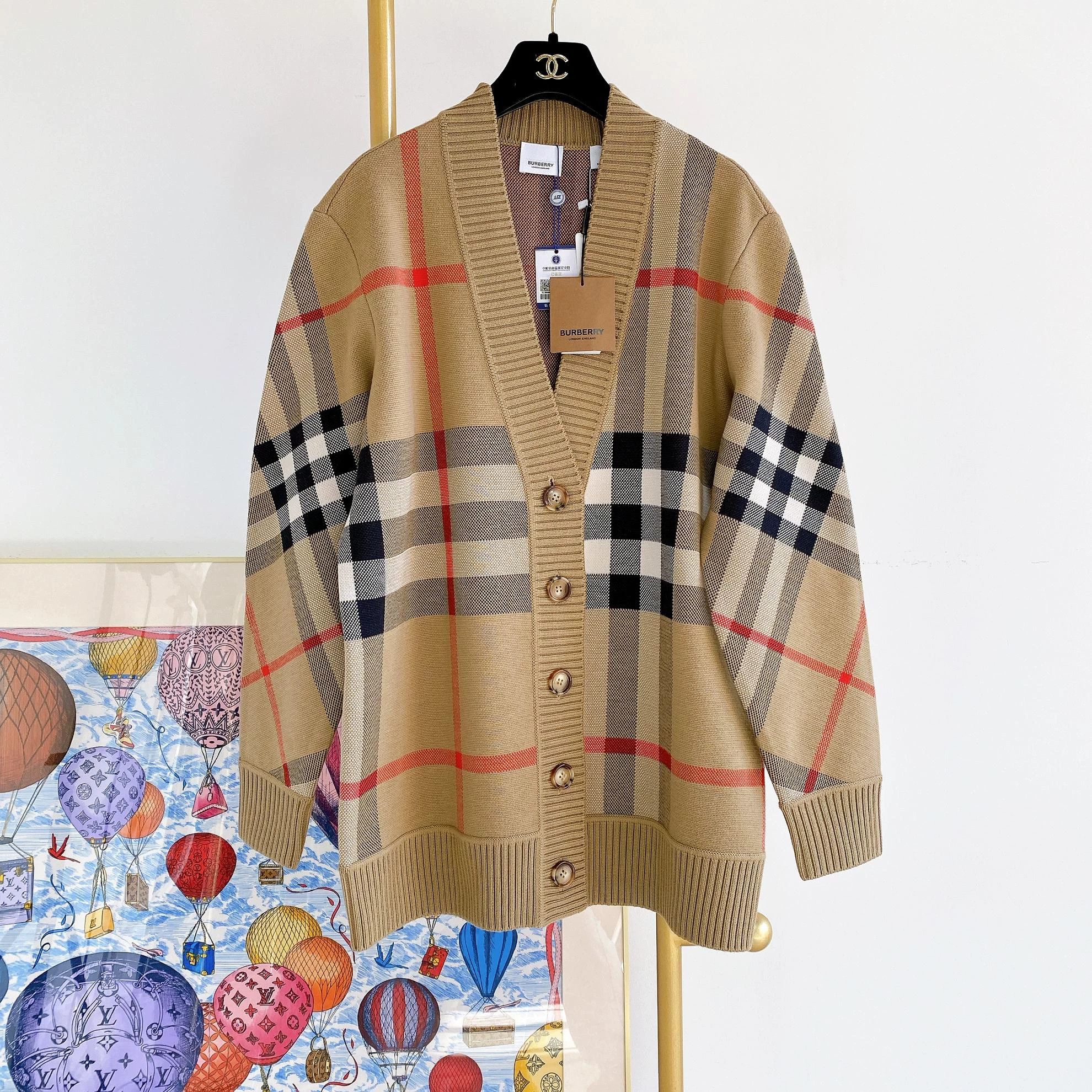 Burberry Burberry Khaki Check Wool Cardigan M BNWT Size US M / EU 48-50 / 2 - 1 Thumbnail