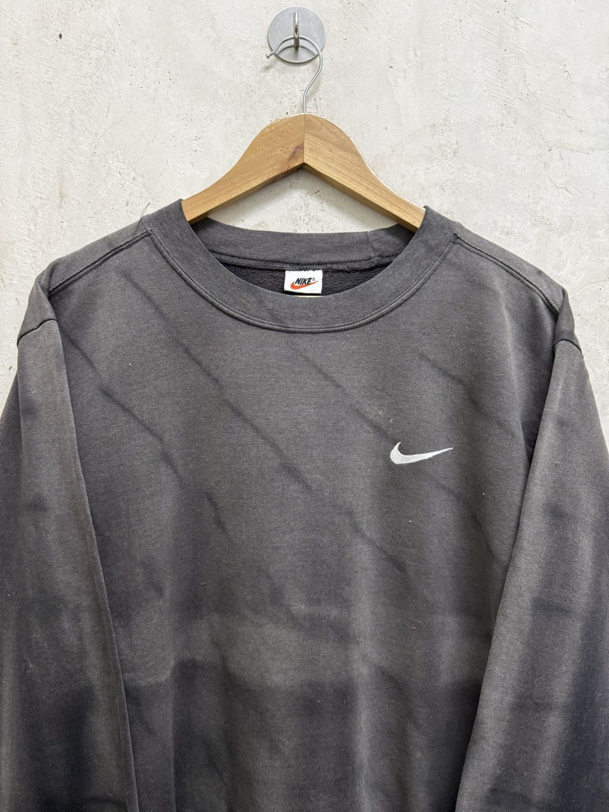 Nike Distressed Vintage 90s Sun Faded Nike Thrash Crewneck Size US M / EU 48-50 / 2 - 3 Thumbnail