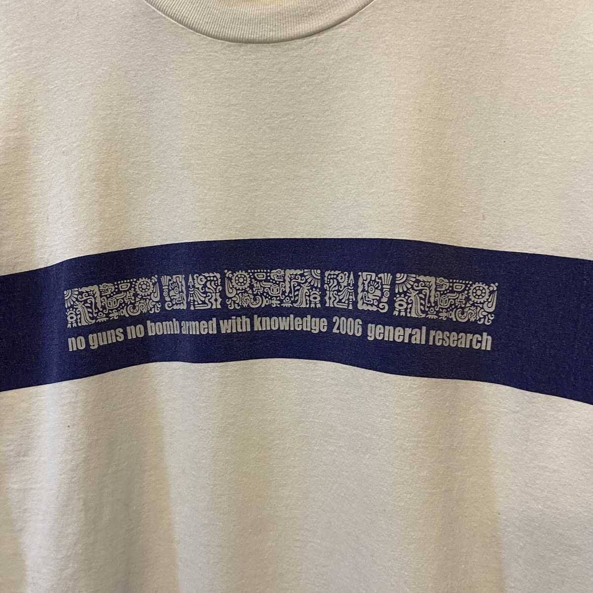 General Research × Mountain Research 2006 General Research “no guns no bomb armed with knowledge” Size US L / EU 52-54 / 3 - 5 Thumbnail