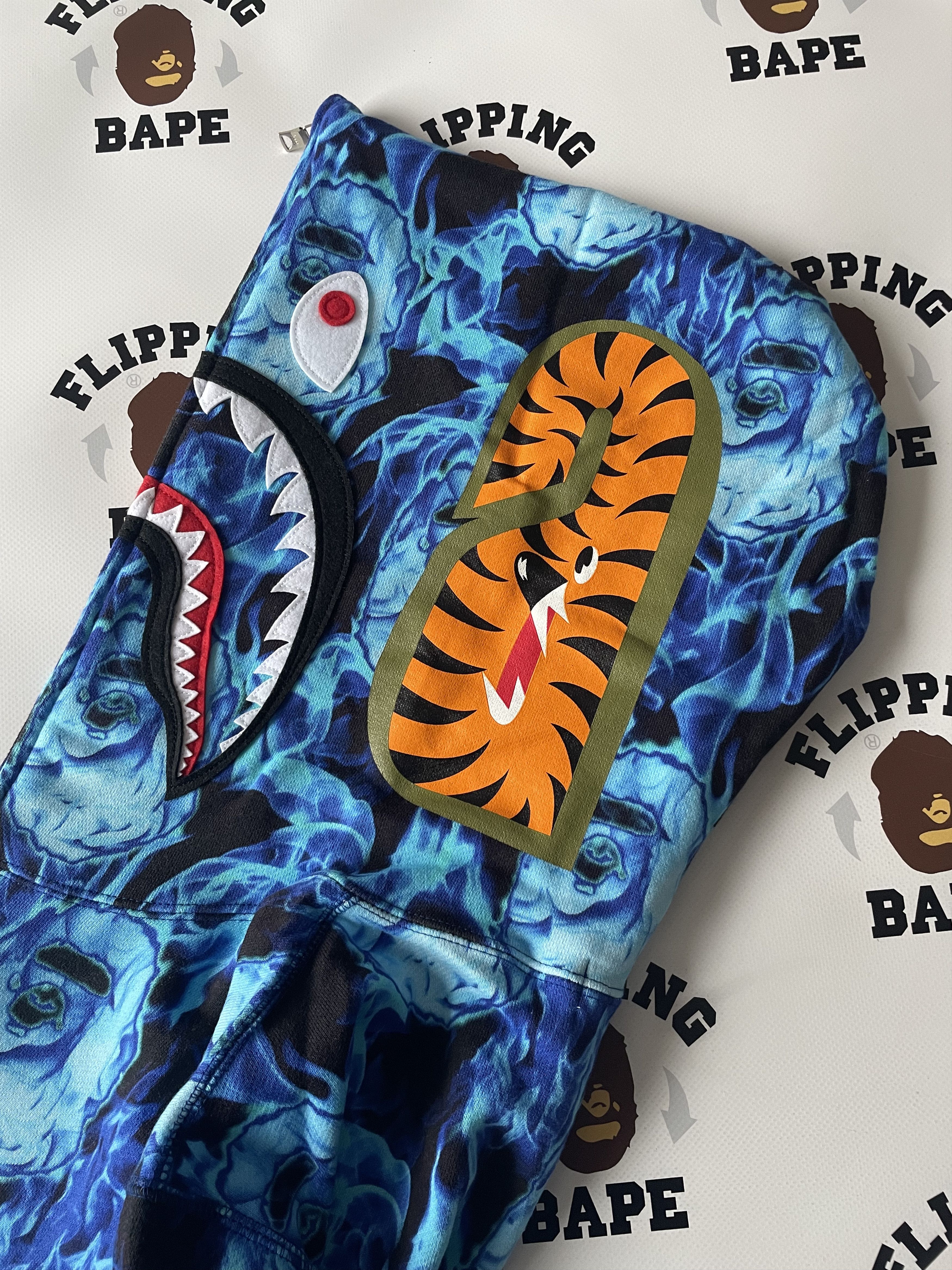 Bape BAPE FLAME SHARK FULL ZIP HOODIE Size US L / EU 52-54 / 3 - 5 Thumbnail