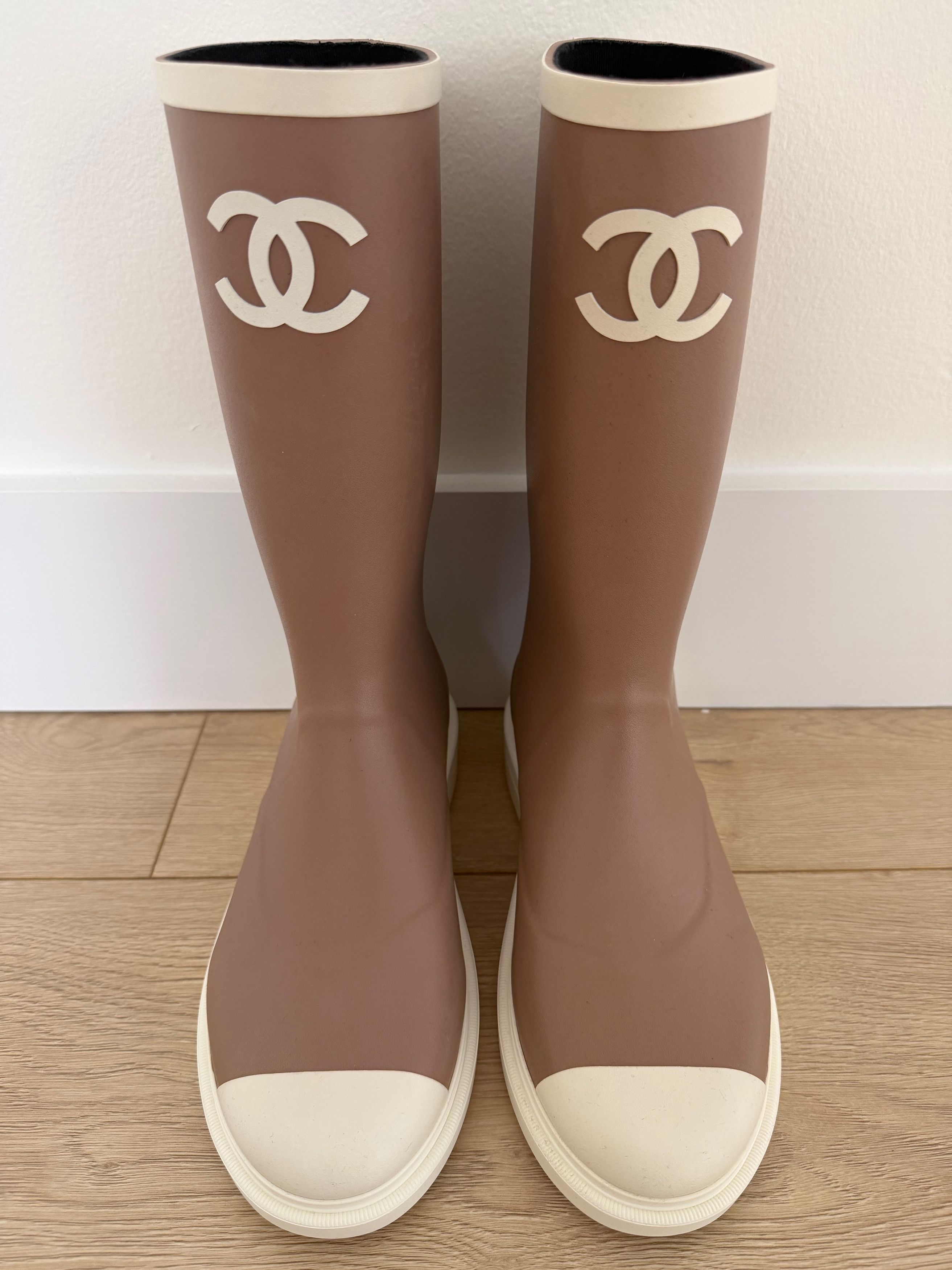 Chanel Chanel 26C White CC Logo High Pull On Rubber Rain Boots 36 Size US 6 / IT 36 - 14 Thumbnail