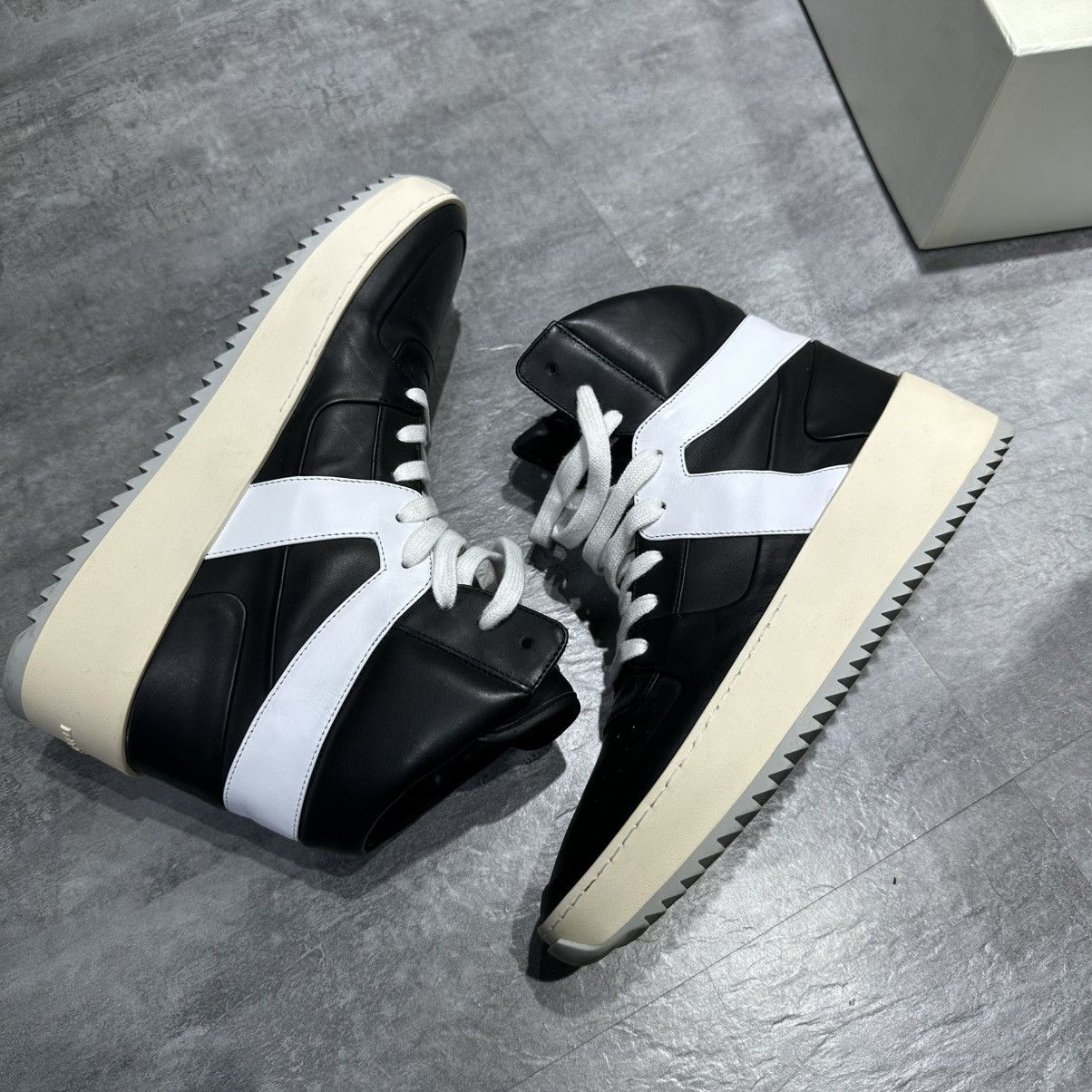 Fear of God Fear of God 5th Leather Basketball Sneaker Size US 9 / EU 42 - 2 Thumbnail