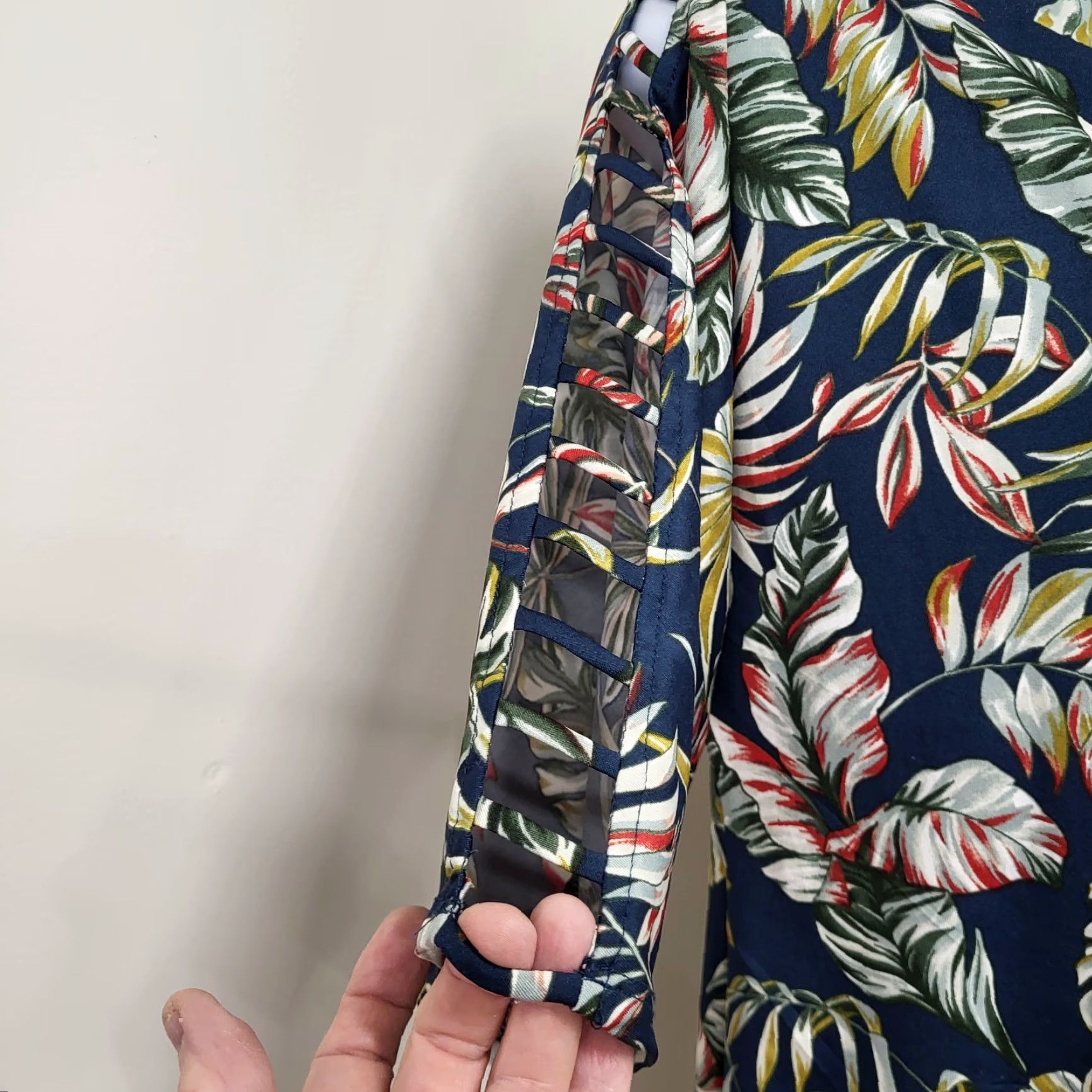Vintage PERCEPTION CONCEPT Blouse Womens XL Blue Tropical Flower Cut Out Sleeves Floral Pattern 3/4 Sleeve Size XL / US 12-14 / IT 48-50 - 7 Thumbnail