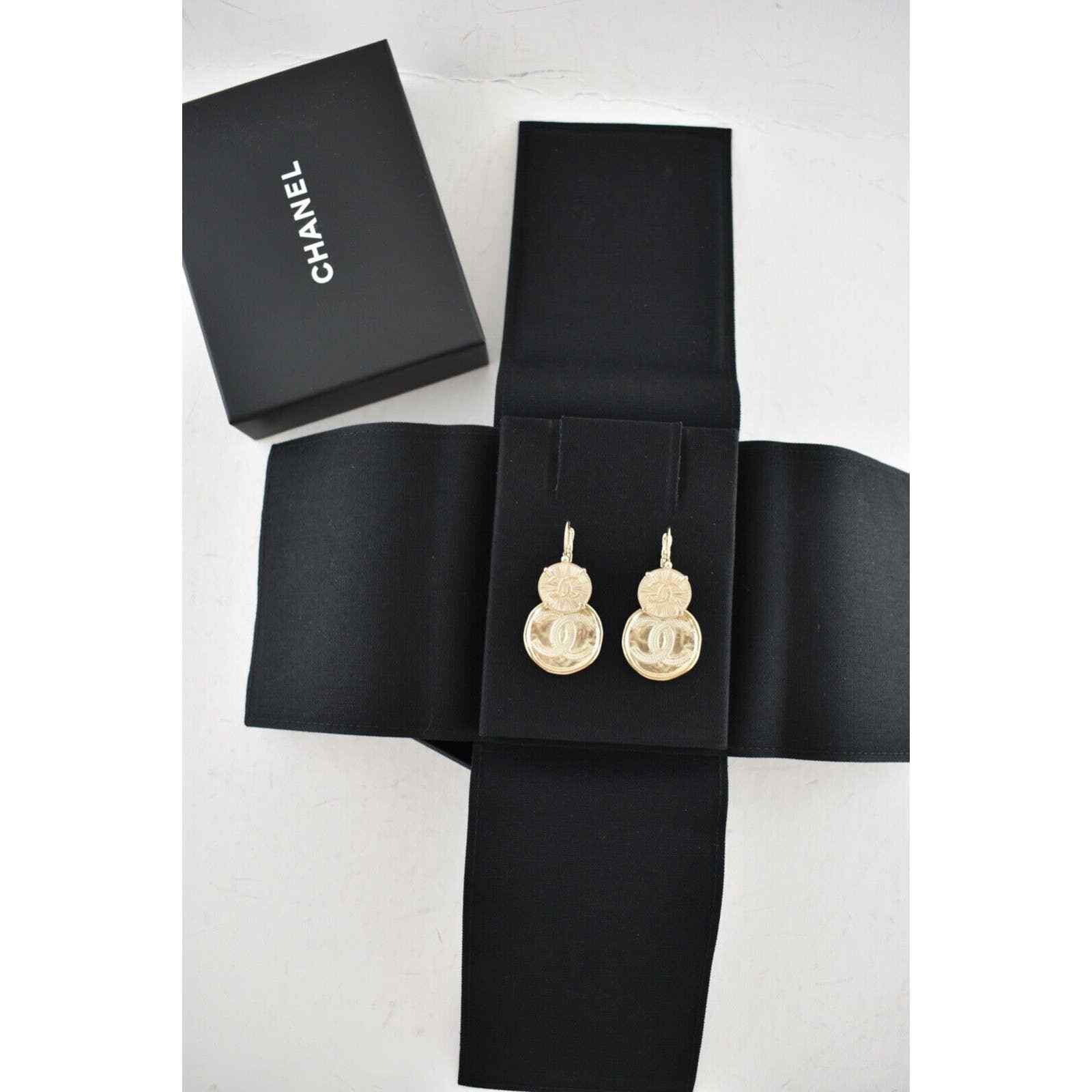 Chanel Chanel Gold Logo Circle Dangle Drop Statement Hoop Earrings Size ONE SIZE - 2 Thumbnail