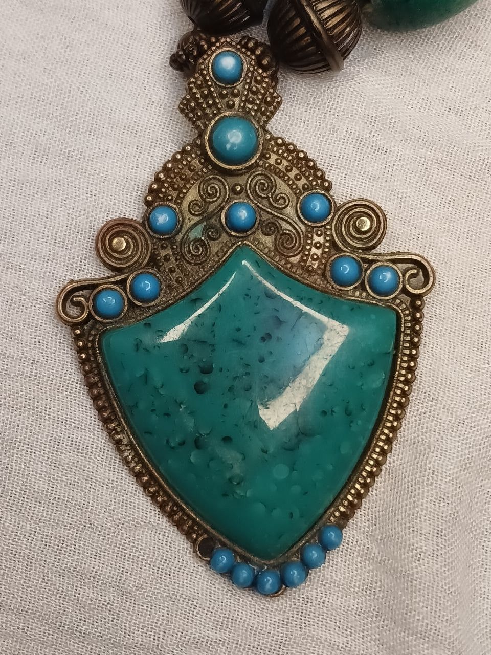 Vintage Vintage brass necklace with green stone made of faux wood Size ONE SIZE - 6 Thumbnail