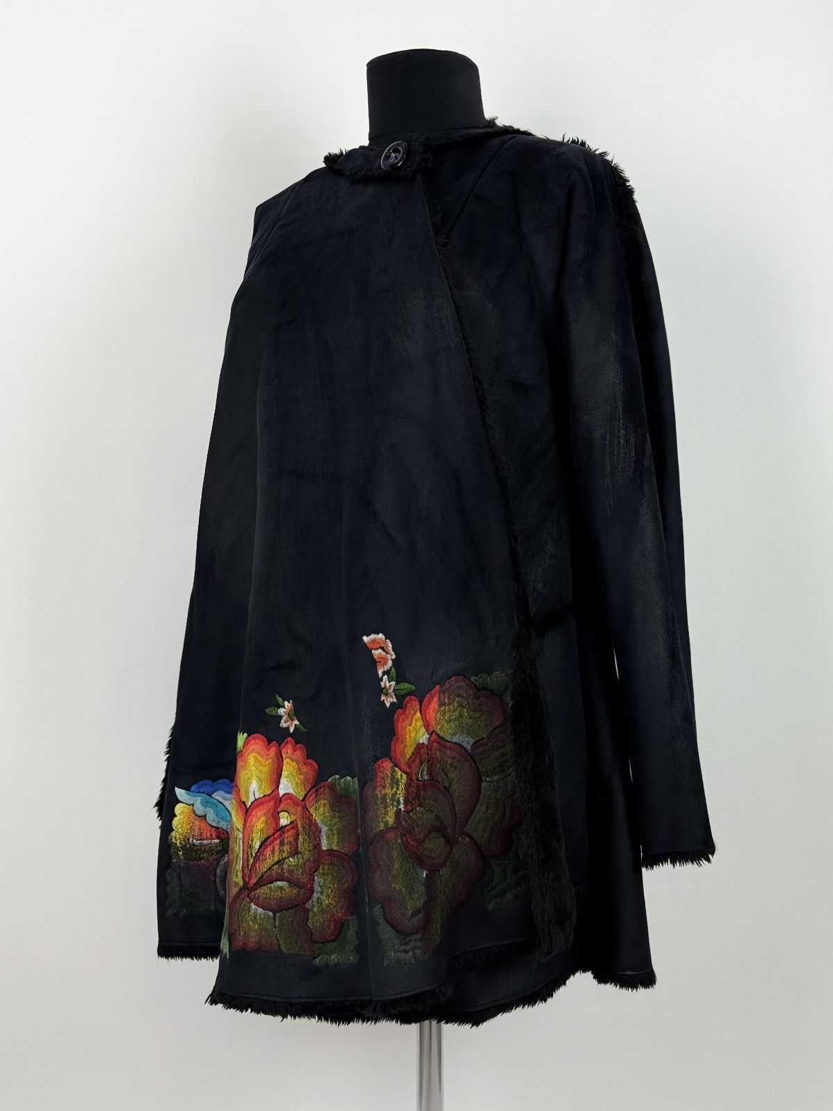 Custo Barcelona Custo Barcelona Floral Embroidery Faux Fur Coat Size M / US 6-8 / IT 42-44 - 1 Thumbnail