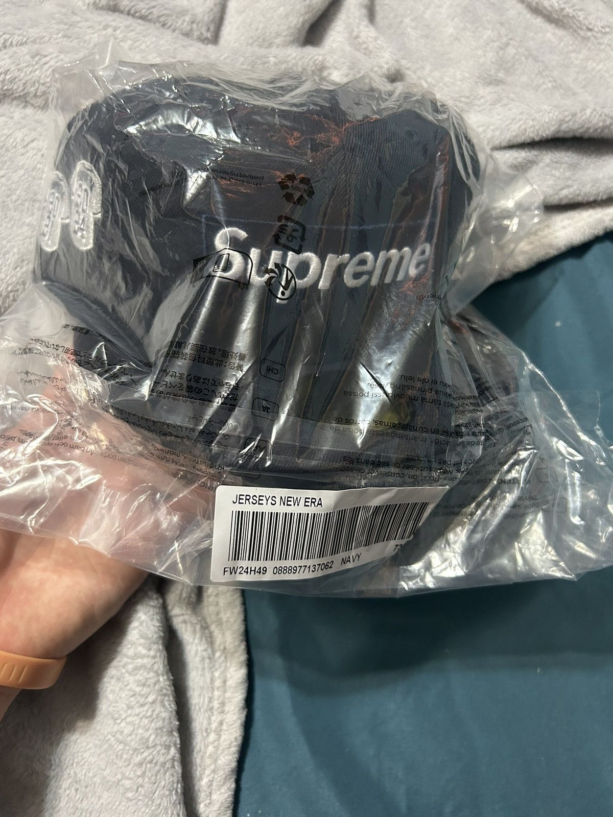 New Era × Supreme Jerseys Box Top New Era Supreme Hat Size ONE SIZE - 3 Thumbnail