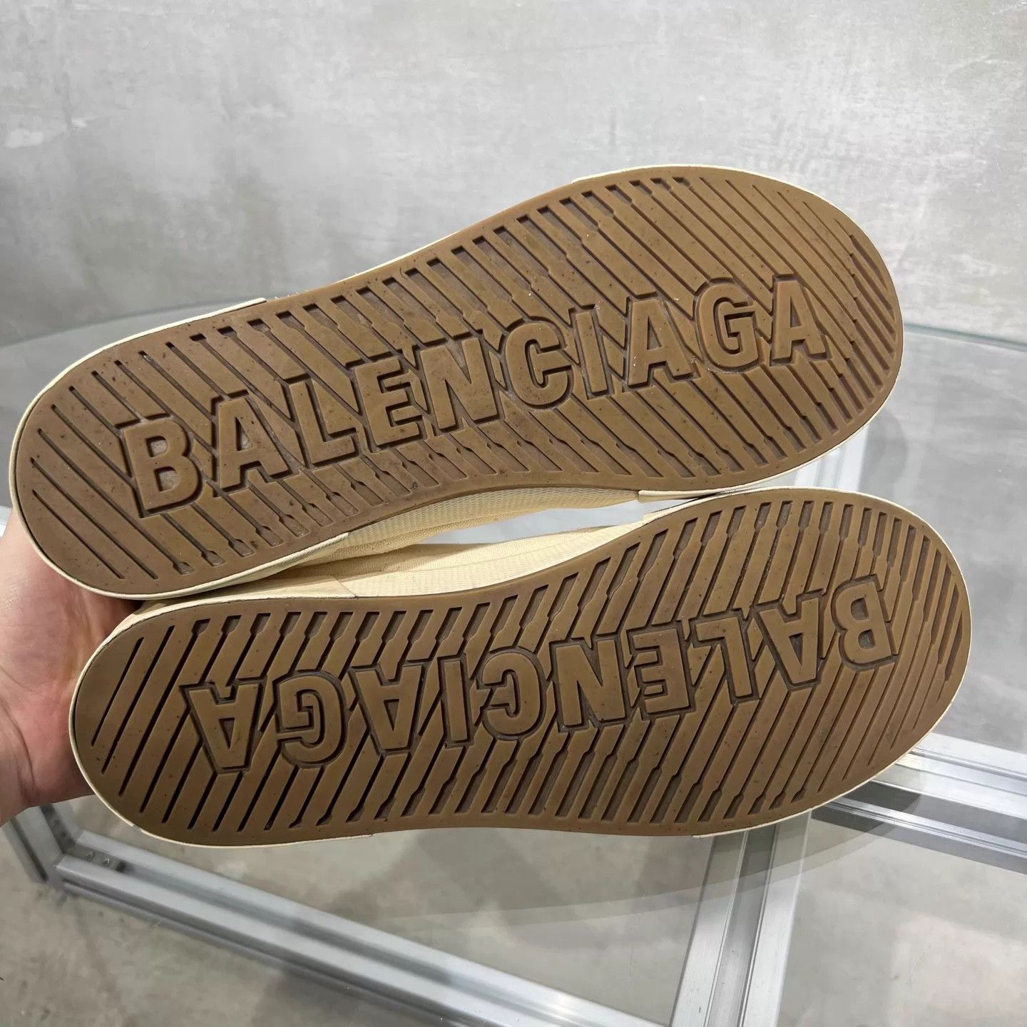 Balenciaga Balenciaga BLCG canvas distressed white sneakers 41 Size US 8 / EU 41 - 7 Thumbnail