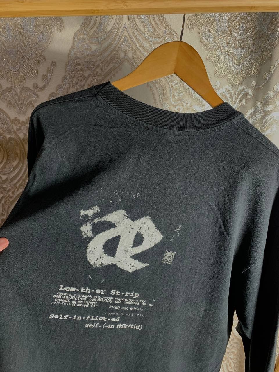 Band Tees VERY RARE HANES SKULL ROCK LONG SLEEVE METAL T-SHIRT 90s USA Size US XL / EU 56 / 4 - 7 Thumbnail