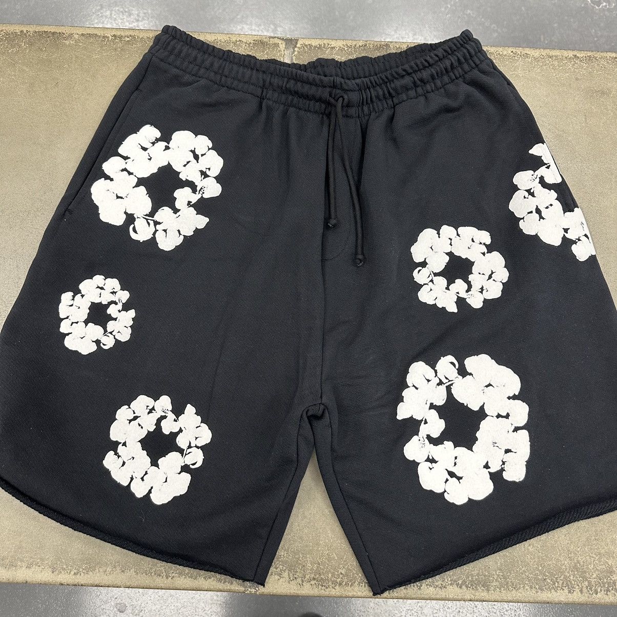 image of Denim Tears Cotton Wreath Sweatshorts (Black/white), Men's (Size 40)