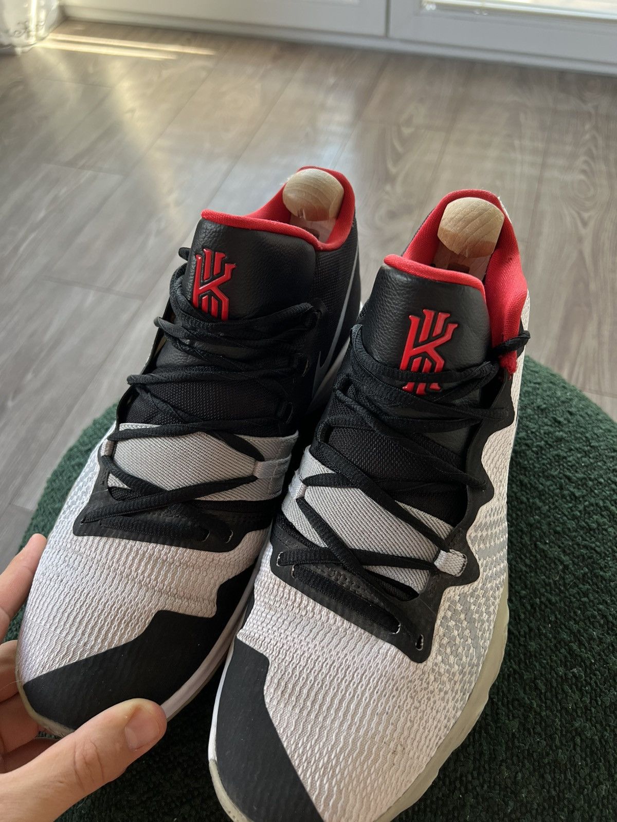 Nike Nike Kyrie Flytrap White/ Black/ Red Pro Basketball Sneakers Size US 10 / EU 43 - 18 Thumbnail