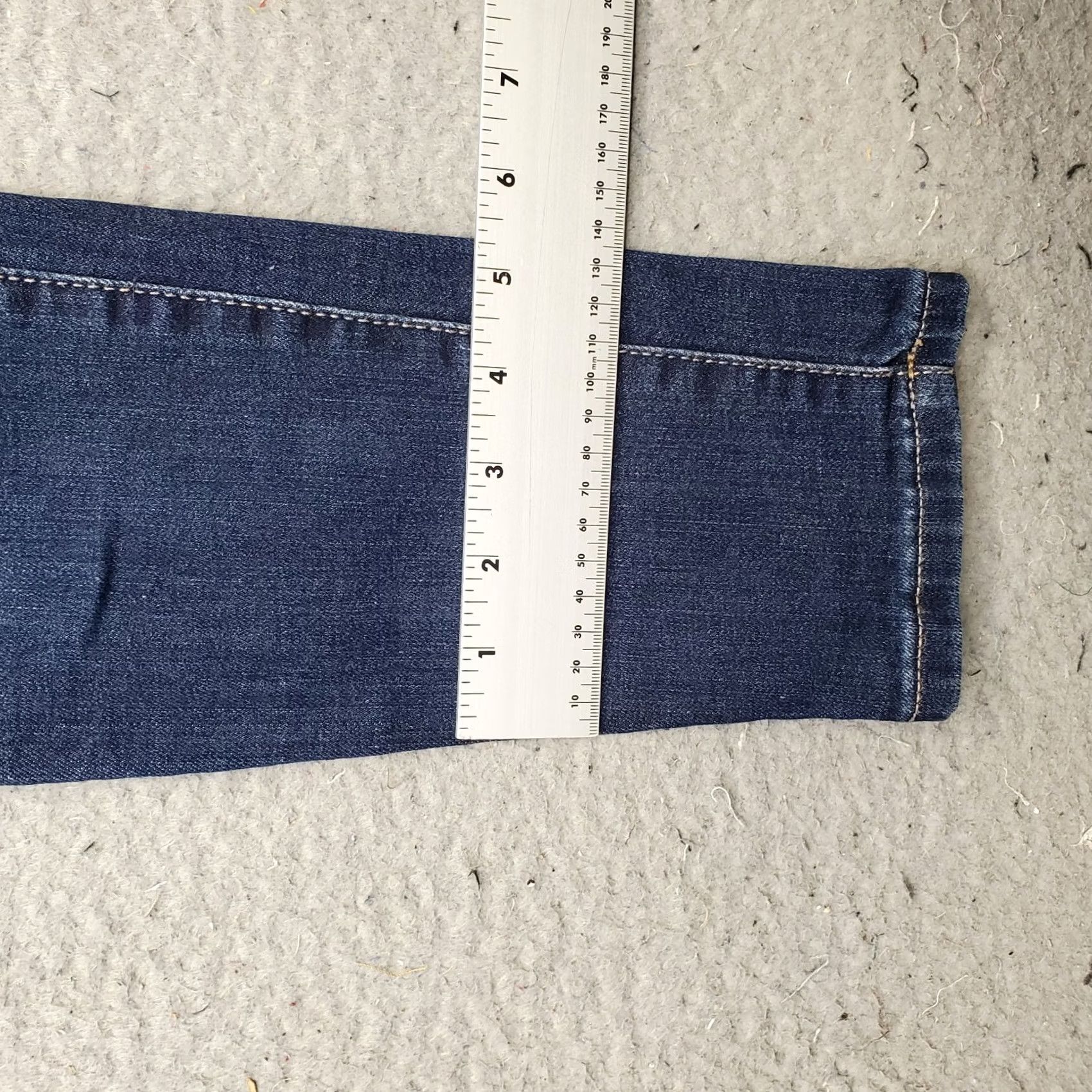 Banana Republic Banana Republic Womens 25 Skinny Fit Jeans Blue Denim Stretch Faded Whiskered 5-Pocket Size 25 27.5 Inseam Regular Mens Womens Boys Girls Size 42" / US 20 - 5 Thumbnail
