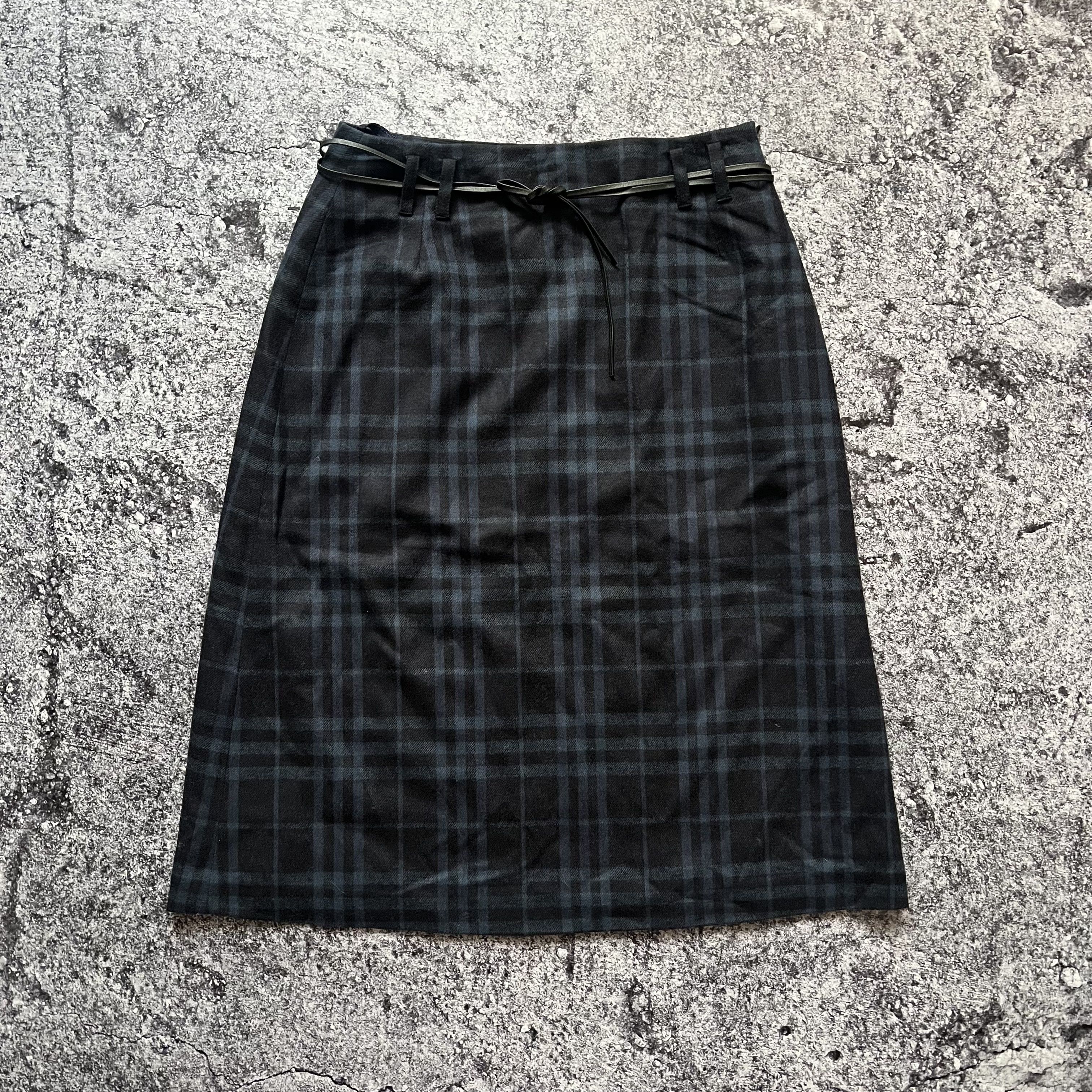 Burberry BURBERRY Women Mid Skirts 8106353 B9352 White | Grailed