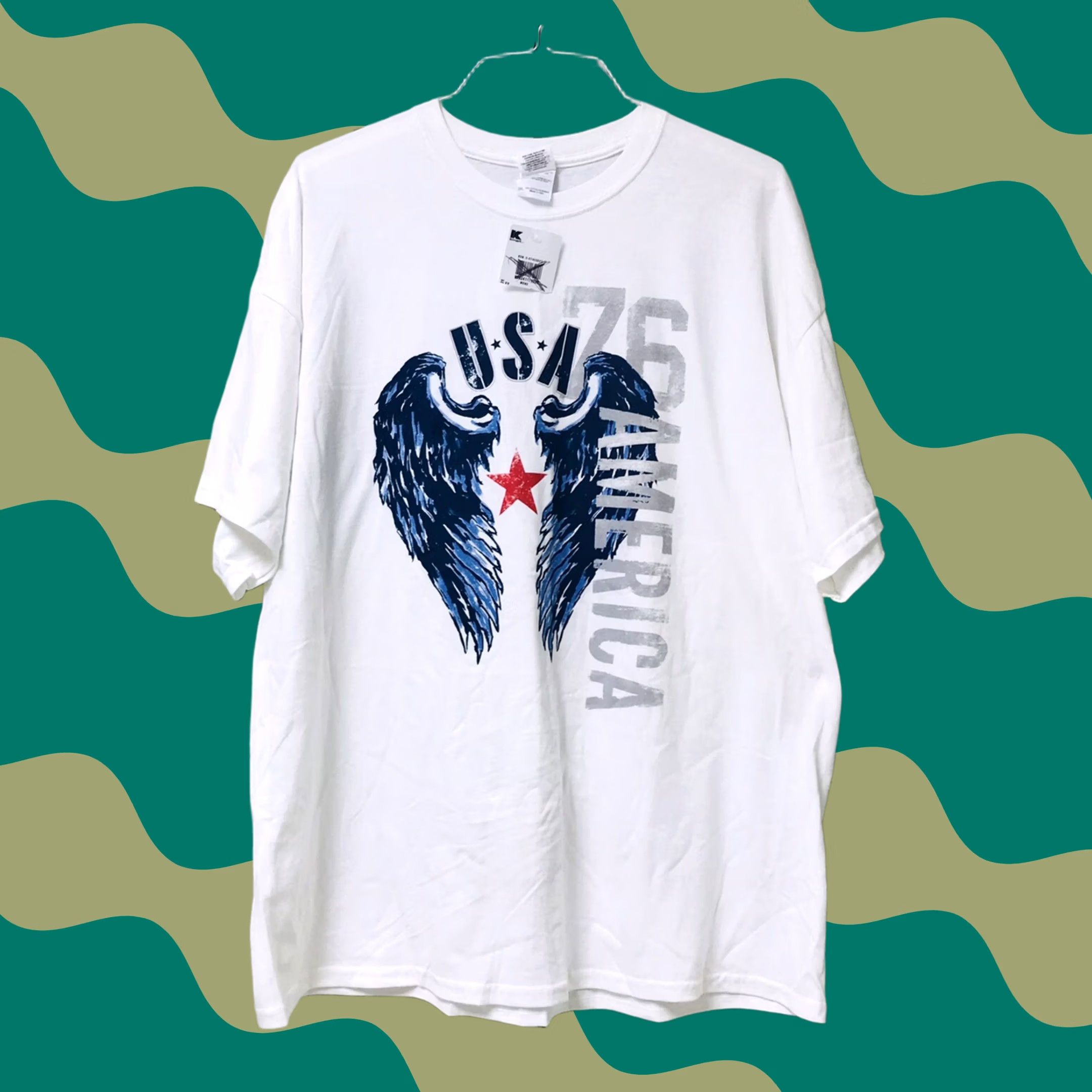 Gildan VINTAGE Gildan T-Shirt USA America 1776 Angel Wings Patriotic Graphic 2XL White Men Size US XXL / EU 58 / 5 - 1 Thumbnail