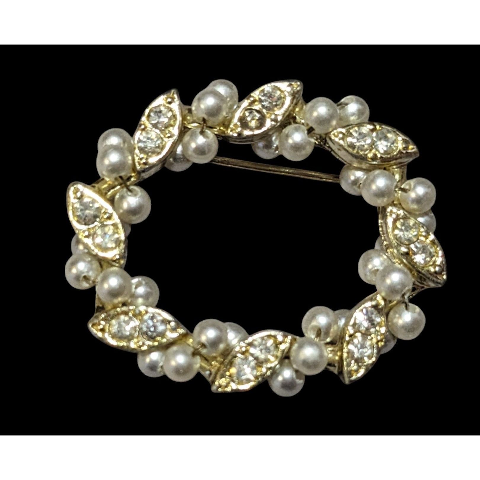 Other Vintage Gold Tone Rhinestone Faux Pearl Wreath Brooch Size ONE SIZE - 2 Thumbnail