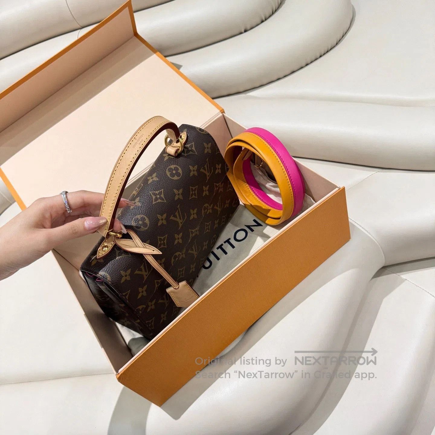 Louis Vuitton LV Cluny BB Handbag. Size ONE SIZE - 6 Thumbnail