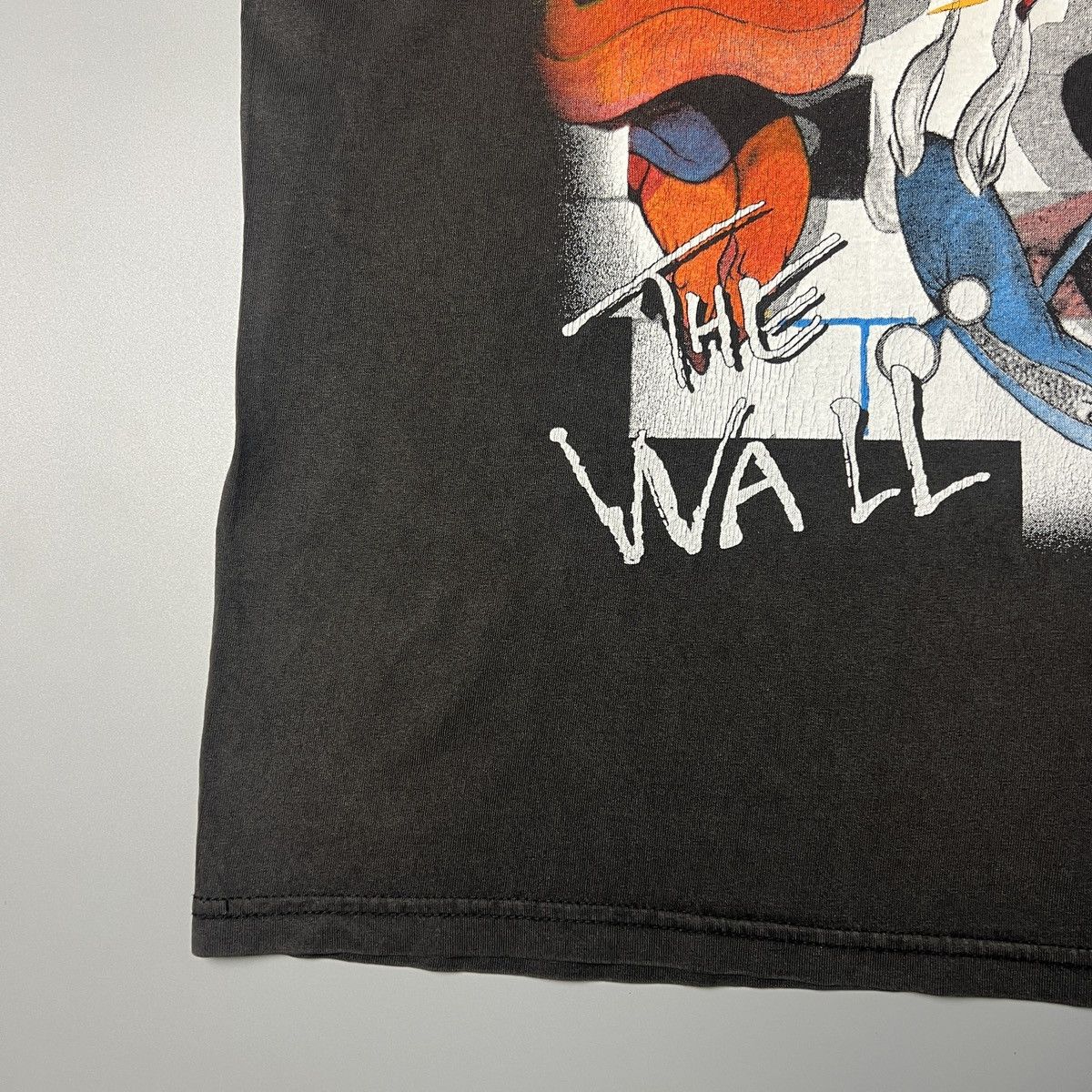 Vintage Pink Floyd The Wall Sun Faded Distressed Band Tee