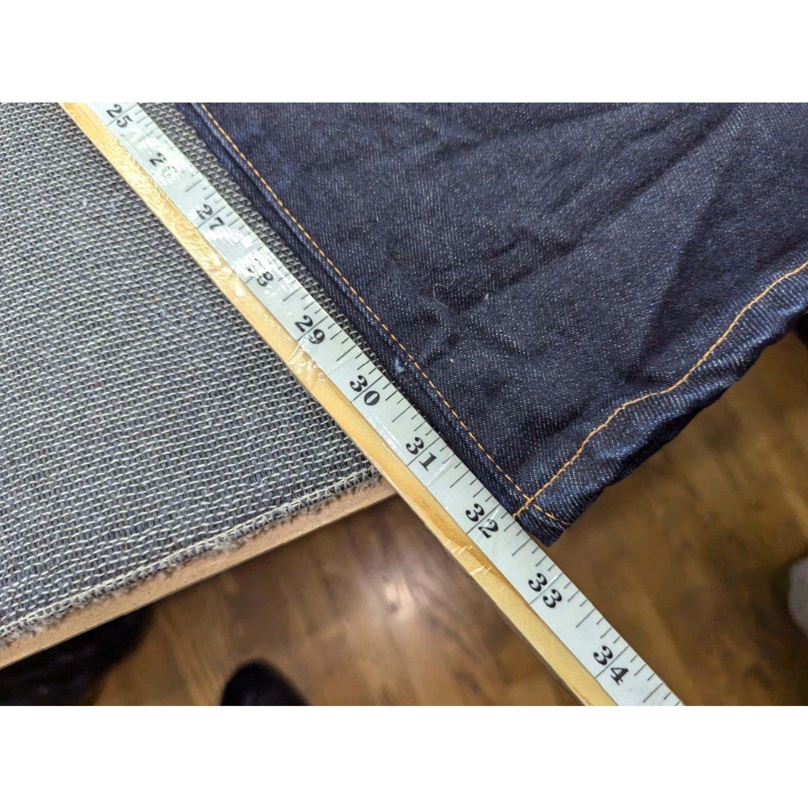 Vintage VINTAGE Freddies of Pinewood Mens Jeans W32 L33 Distressed Button Fly Dark Blue Size US 33 - 7 Thumbnail