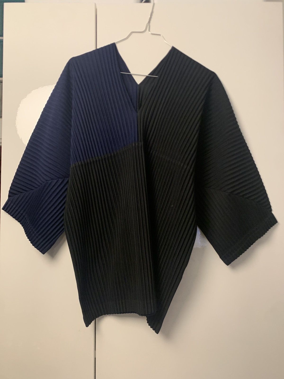 Homme Plisse Issey Miyake V neck top Size US L / EU 52-54 / 3 - 1 Thumbnail