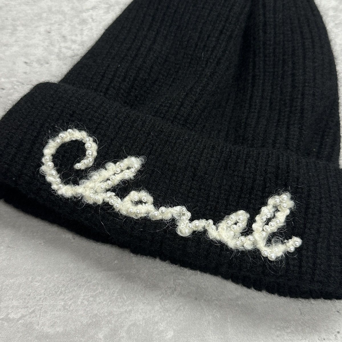 Chanel Chanel Pearl Script Logo Cashmere Beanie Black Size ONE SIZE - 3 Thumbnail