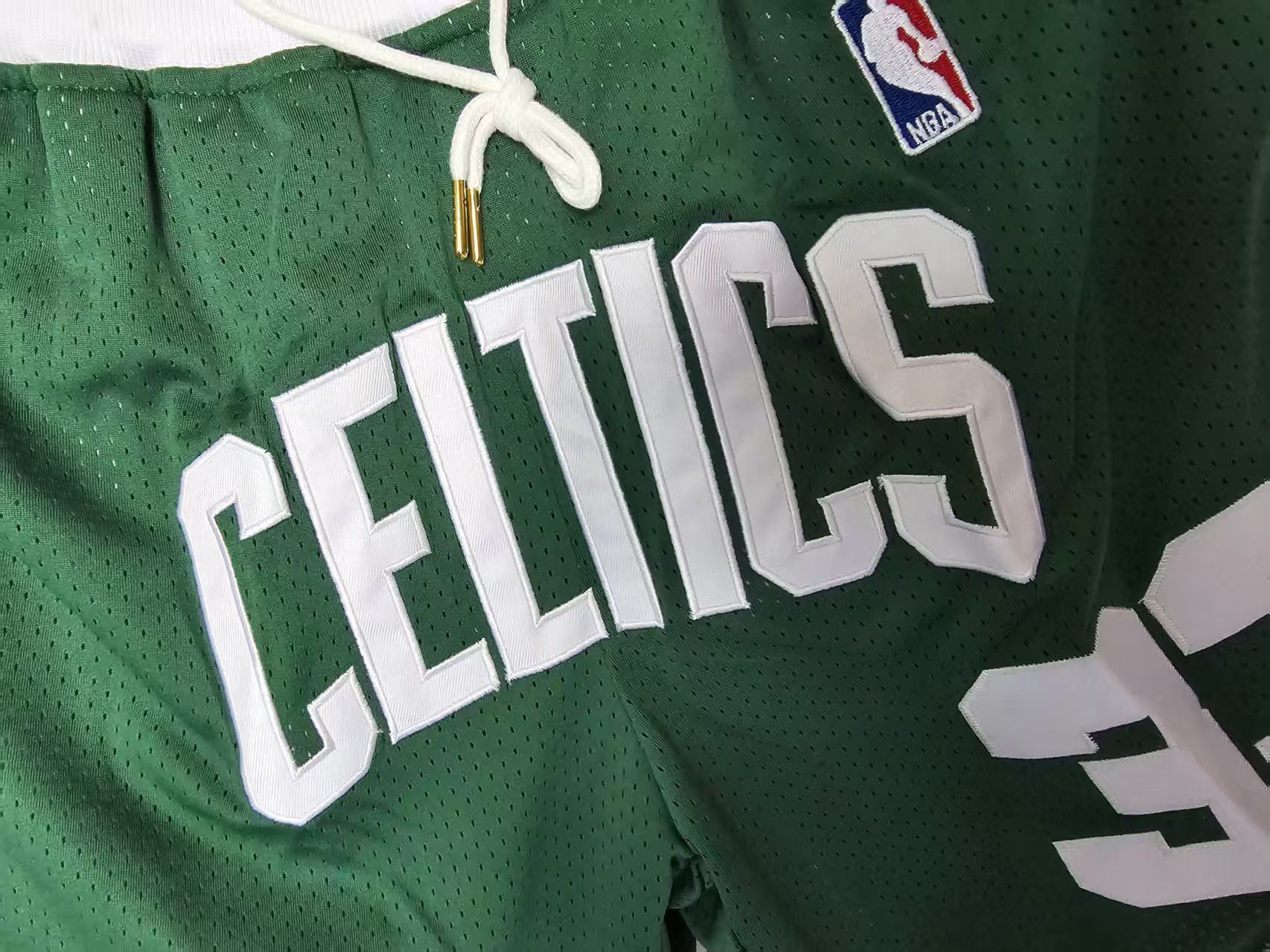 NBA Boston Celtics 33 Larry Bird Short XL Size US 36 / EU 52 - 3 Thumbnail