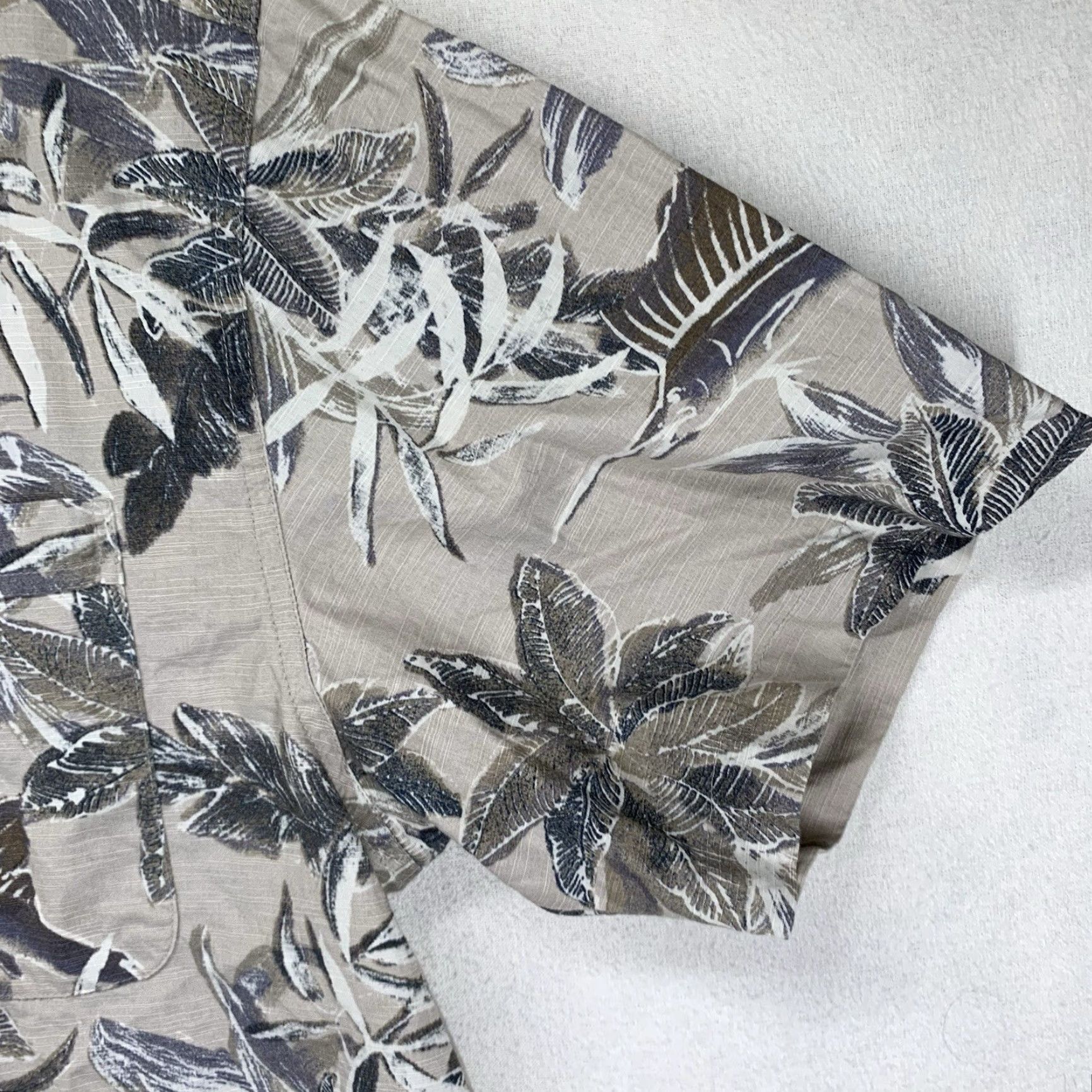 Vintage Columbia Hawaiian Shirt Men L Beige Short Sleeve Button-Up Floral Hidden Sailfish Embroidered 50 in Chest Size US L / EU 52-54 / 3 - 7 Thumbnail