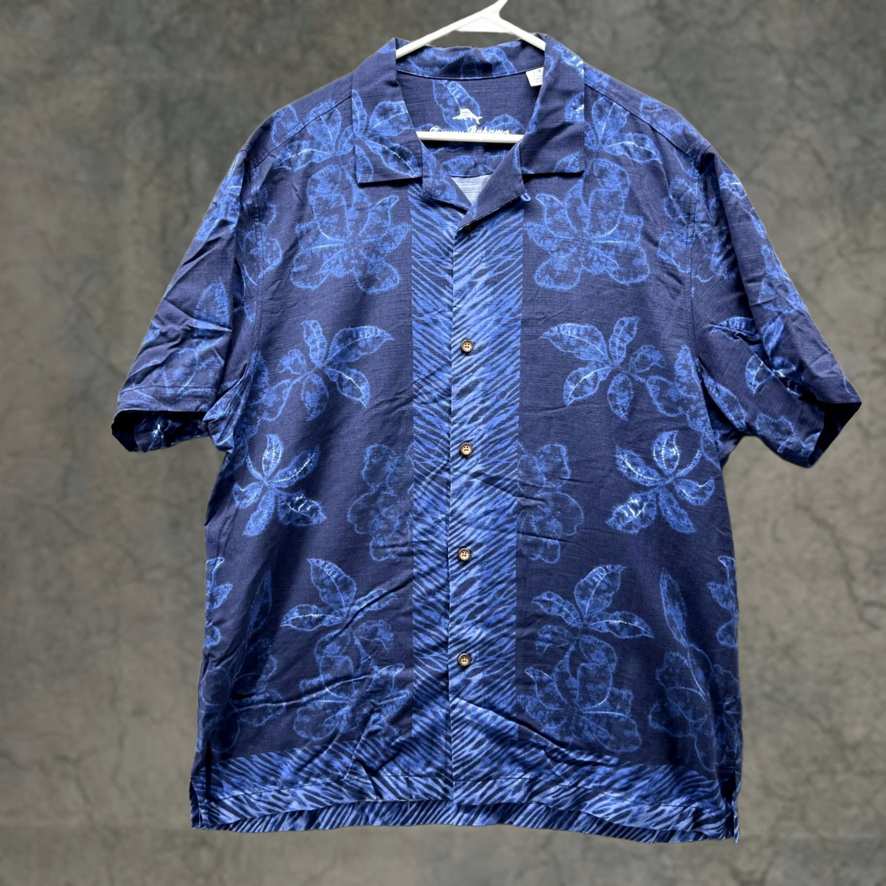 Tommy Bahama VINTAGE Tommy Bahama Shirt Men Large Blue Floral Button-Down Casual Preppy Short Sleeve World of Silk Cleans at Home Button-Up Midcentury Size US L / EU 52-54 / 3 - 1 Thumbnail