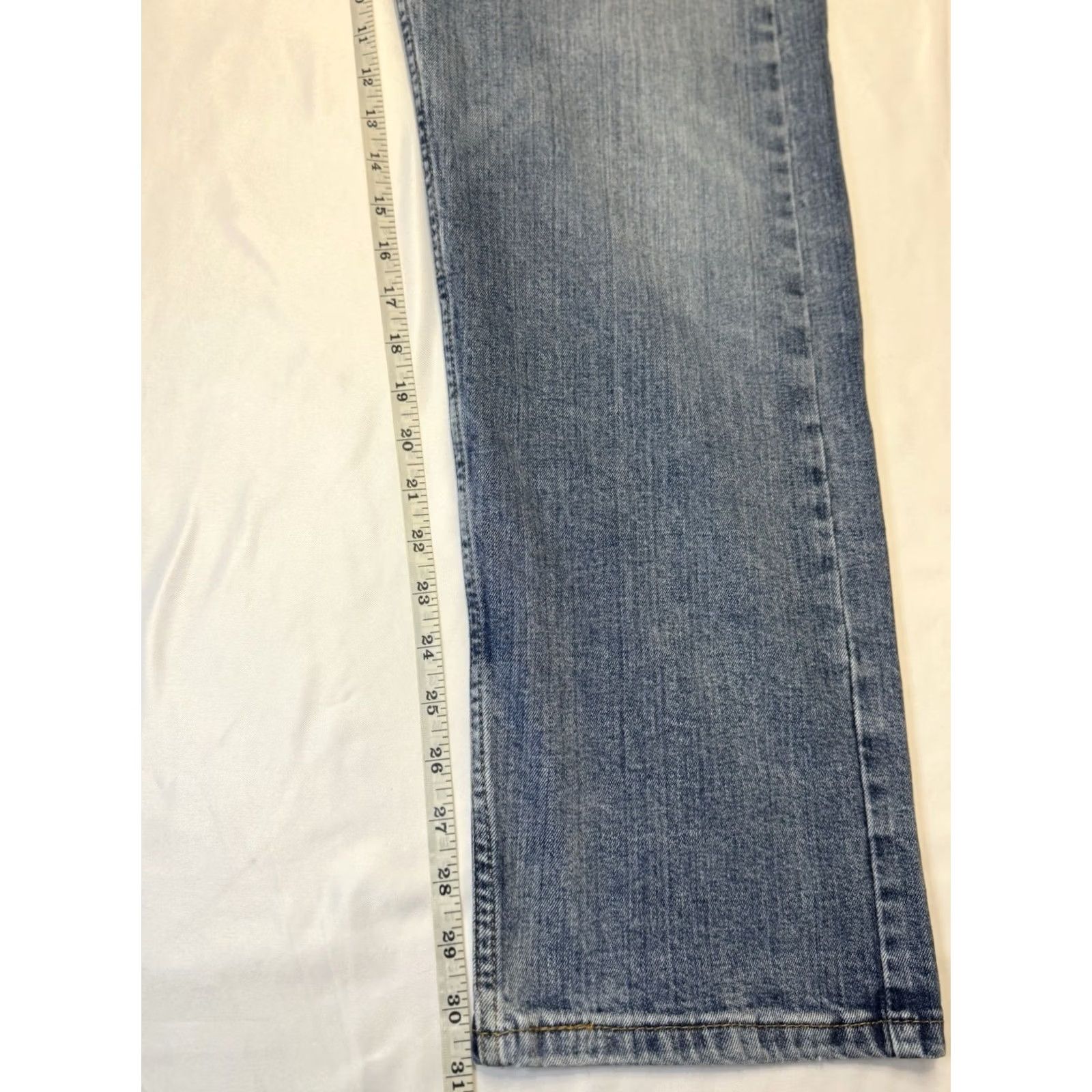 Levi's Levi’s 505 Classic Straight Leg Blue Jeans Measures 38x31 tag 40x32 Men’s Size US 38 / EU 54 - 4 Thumbnail