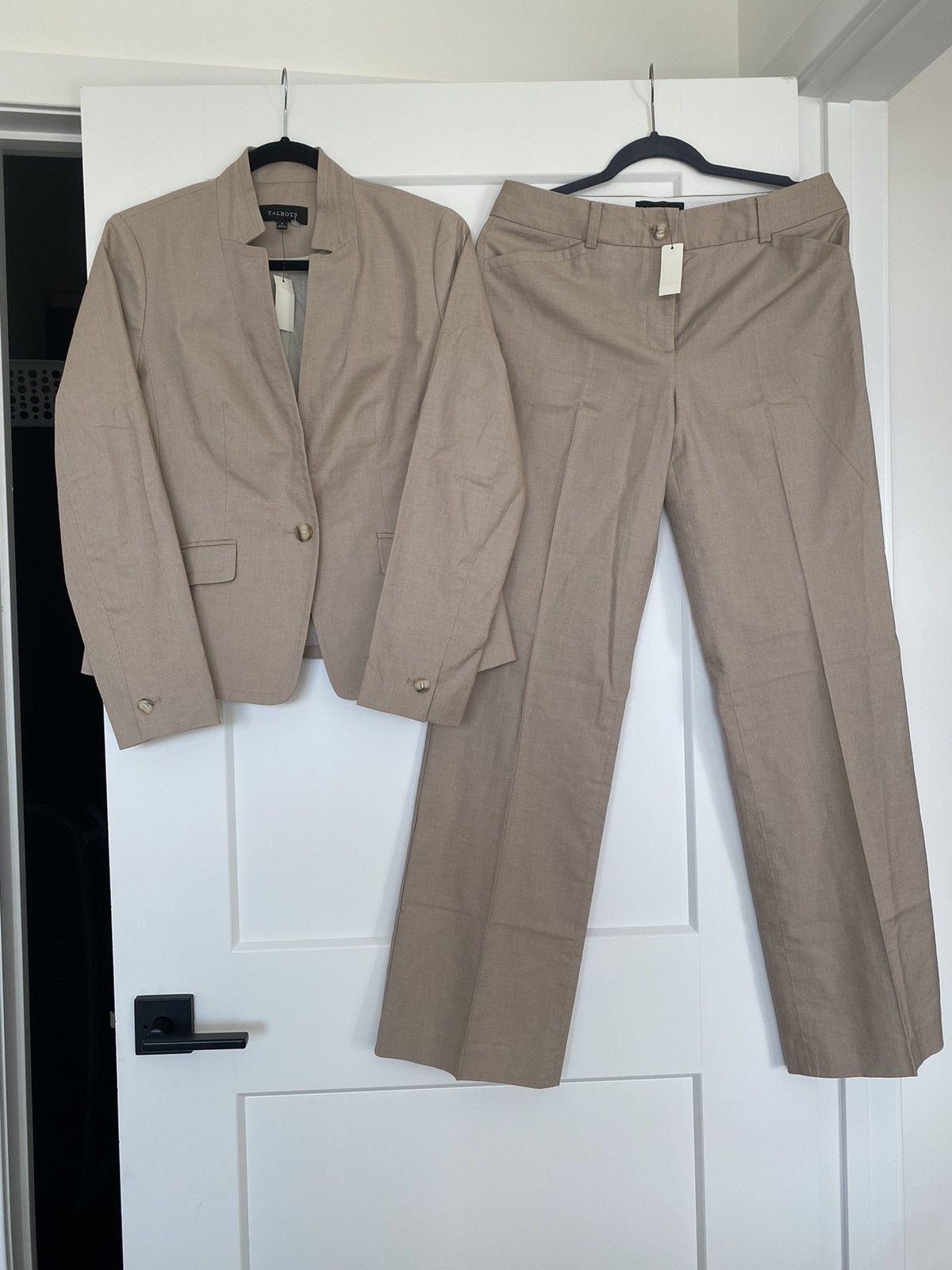 Talbots Talbots NWT 2pc Sz 6 Cotton Business Blazer And Pant Suit Size M / US 6-8 / IT 42-44 - 1 Thumbnail