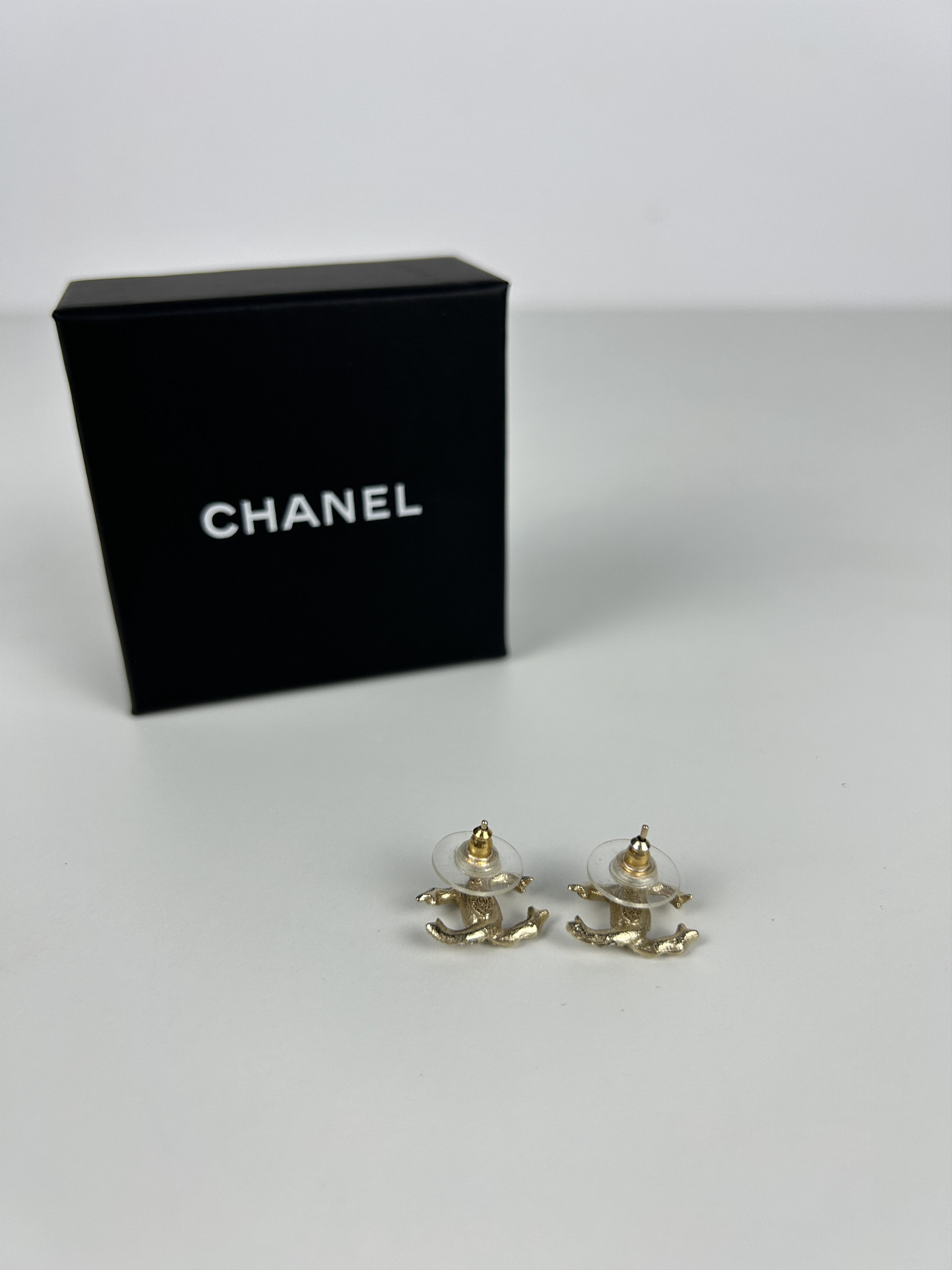 Chanel Chanel 2018 cruise cc logo rhinestone embellished earrings Size ONE SIZE - 9 Thumbnail