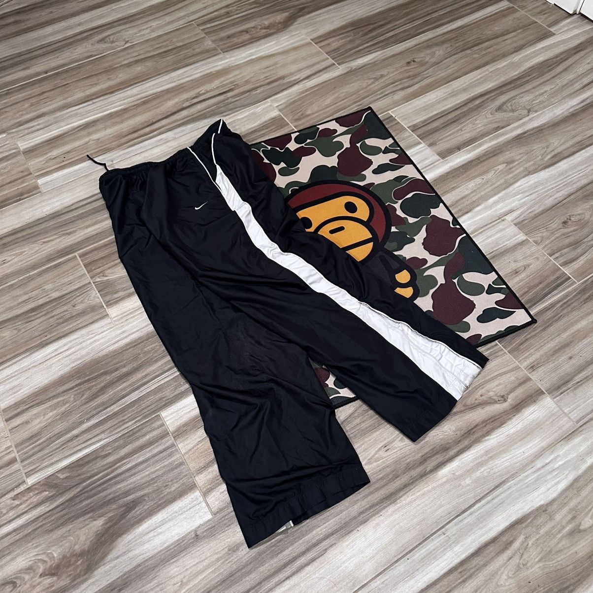 Nike Y2K White and Black Baggy Nike Trackpants Size US 36 / EU 52 - 5 Thumbnail